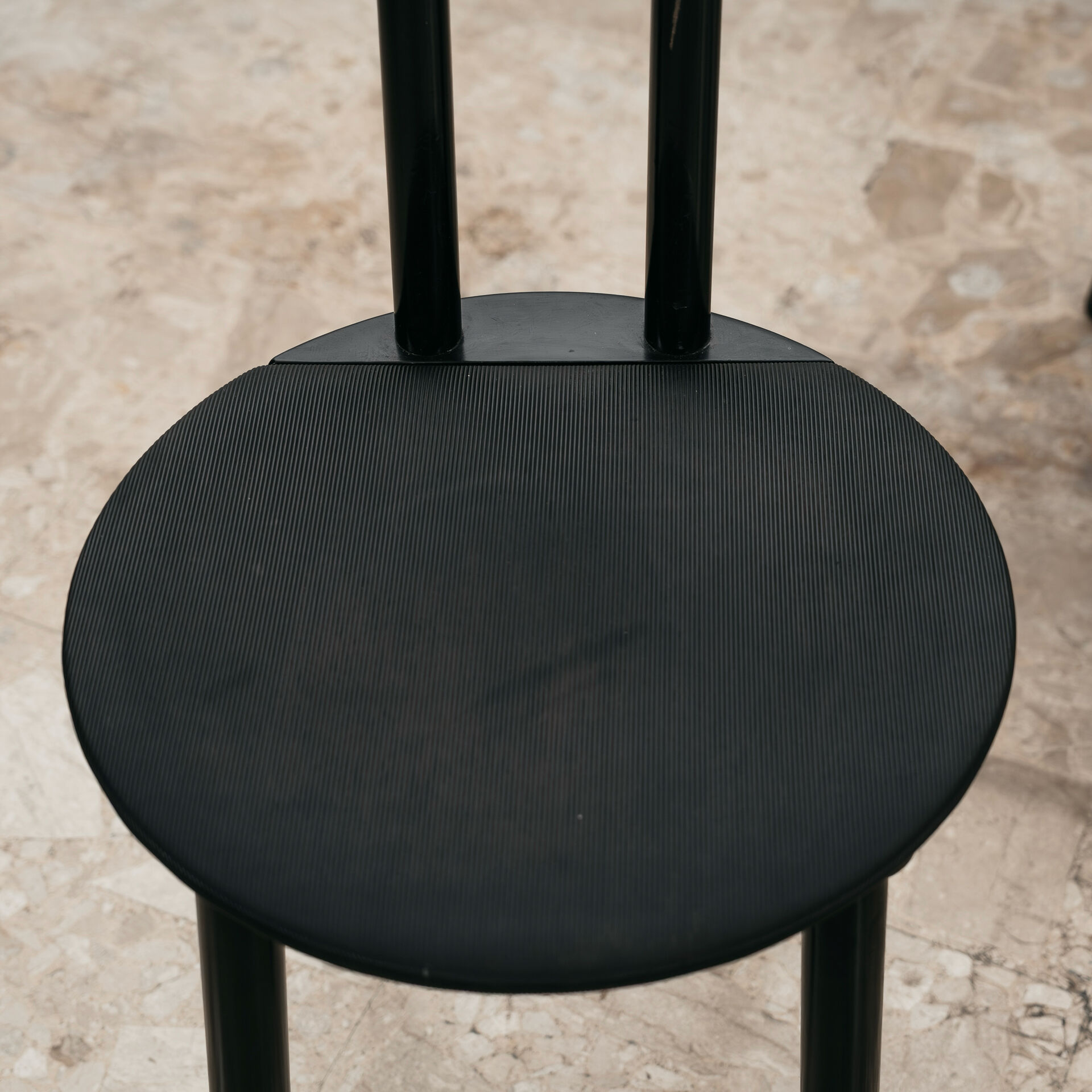 Set of 4 postmodern chairs in Italian Memphis design from the 1980s.