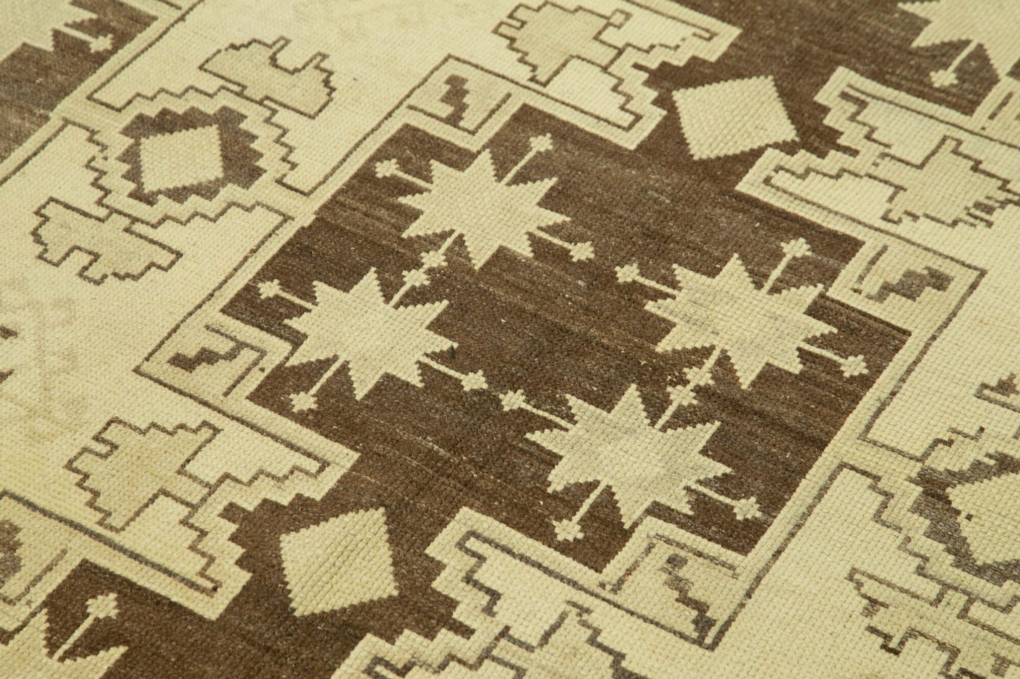 1950s hand-knotted turkish beige rug 135 cm x 236 cm