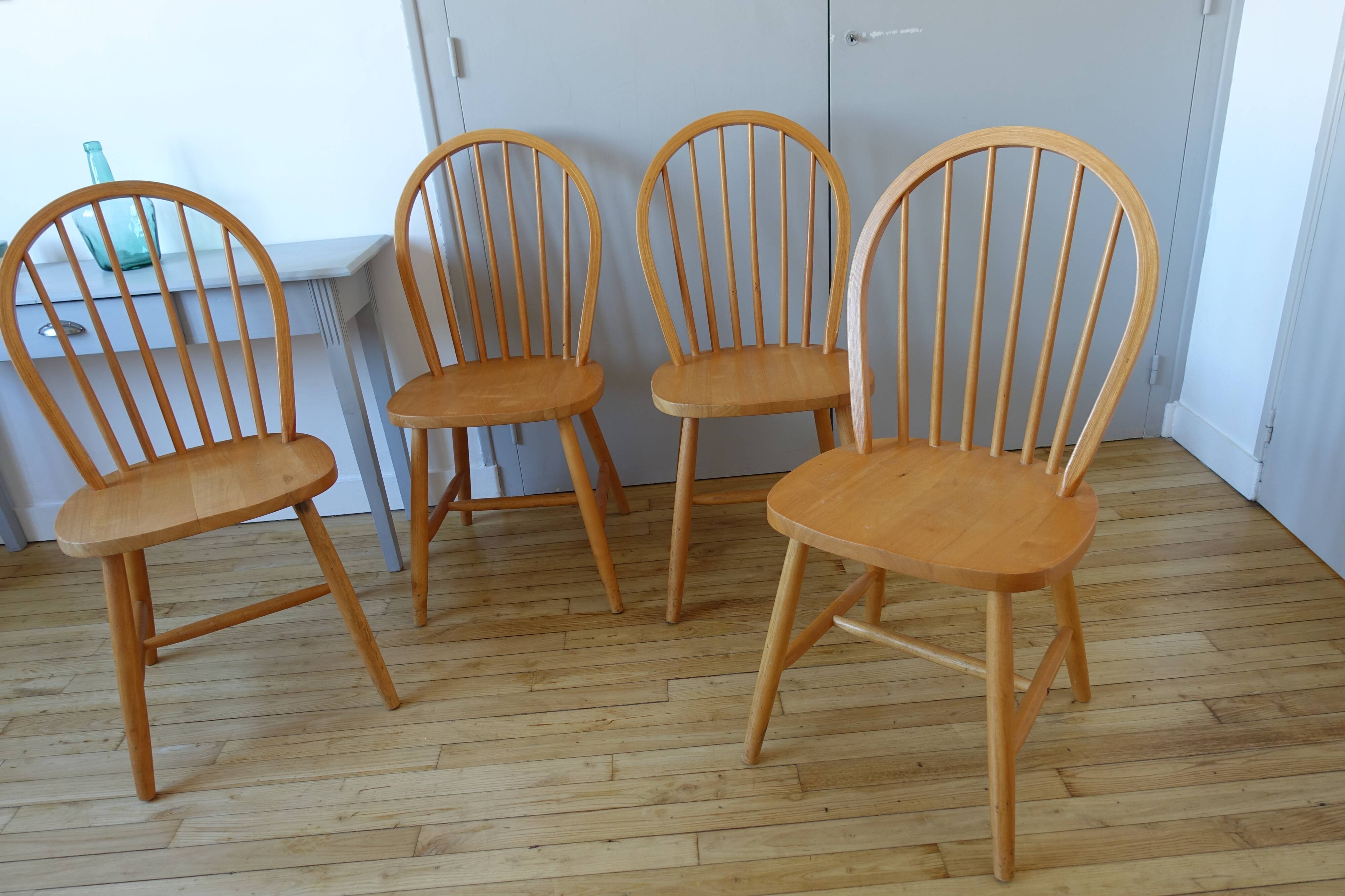 4 Scandinavian Windsor chairs in solid beech 1970s