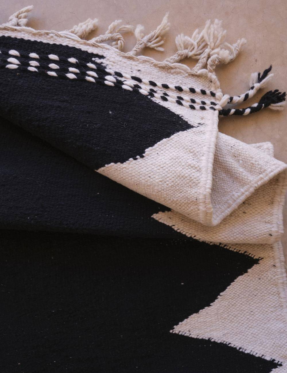 Black Kilim Rug - 305 x 215 cm