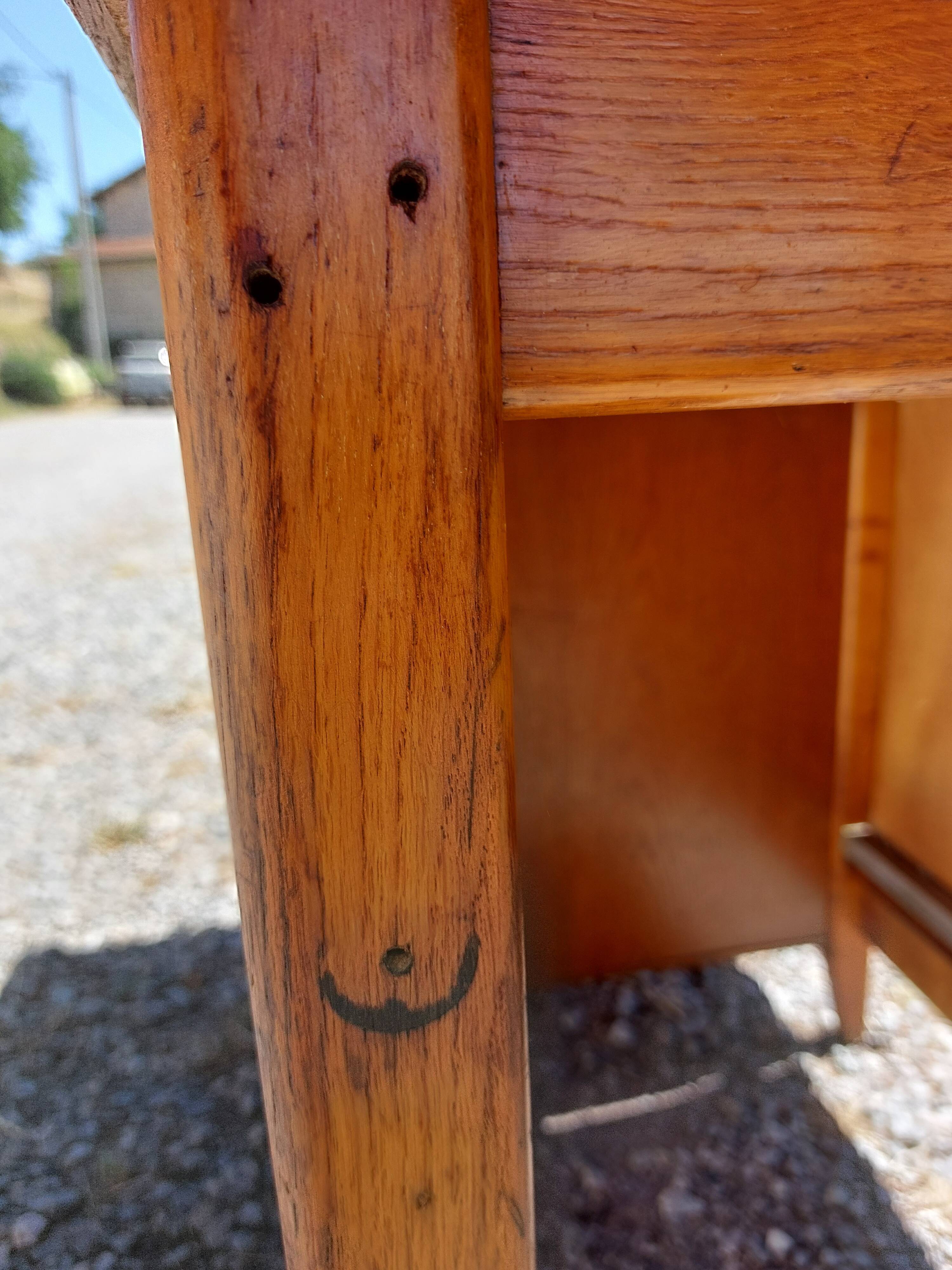 Desk with curtain binder
