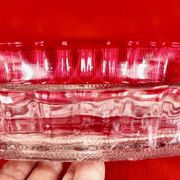 Grand Plat en verre - Décor de rinceaux et fleurs de Lys