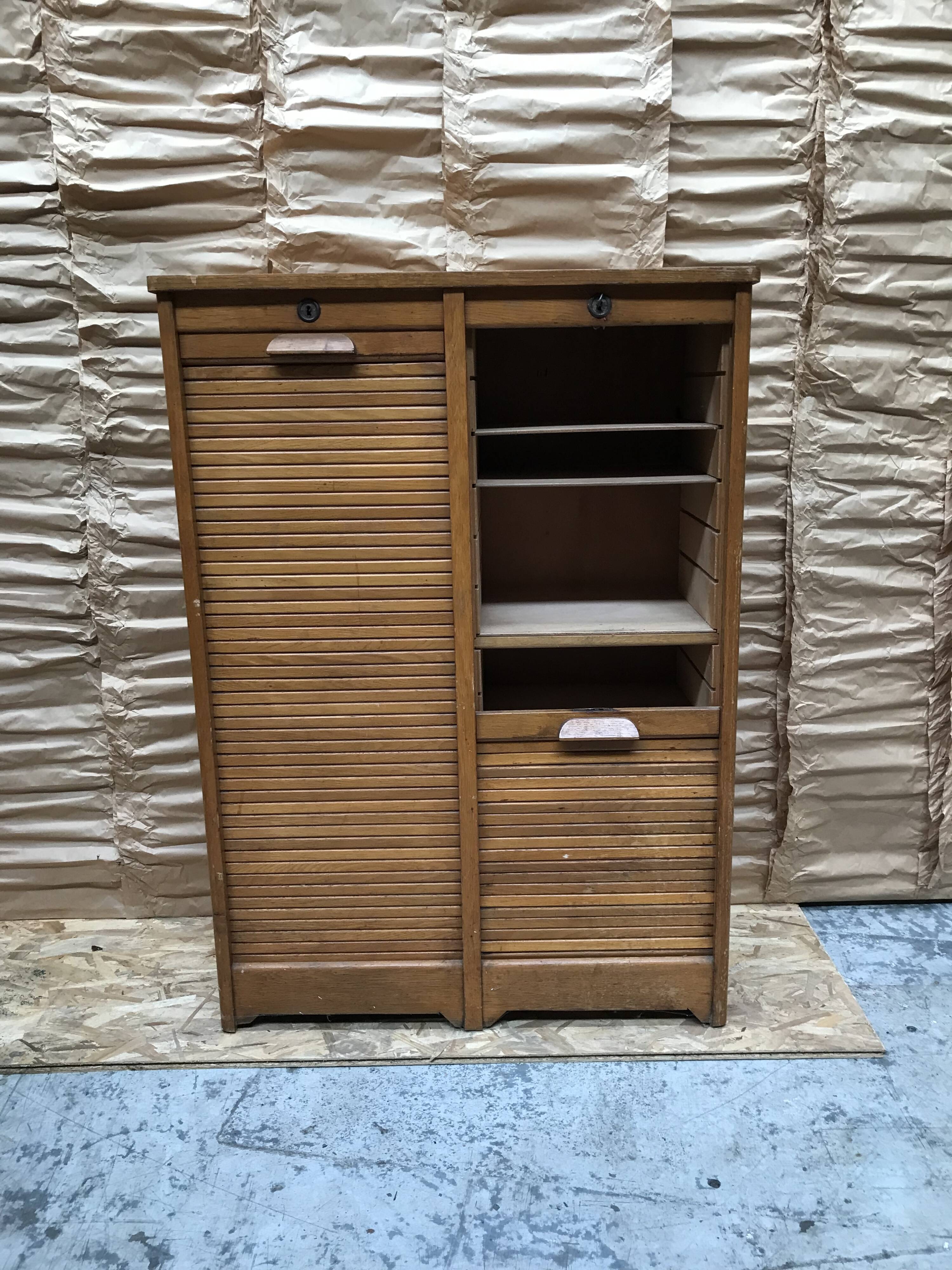 Curtain filing cabinet