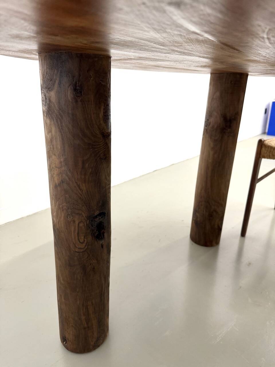 Table ronde années 50 constructiviste noyer