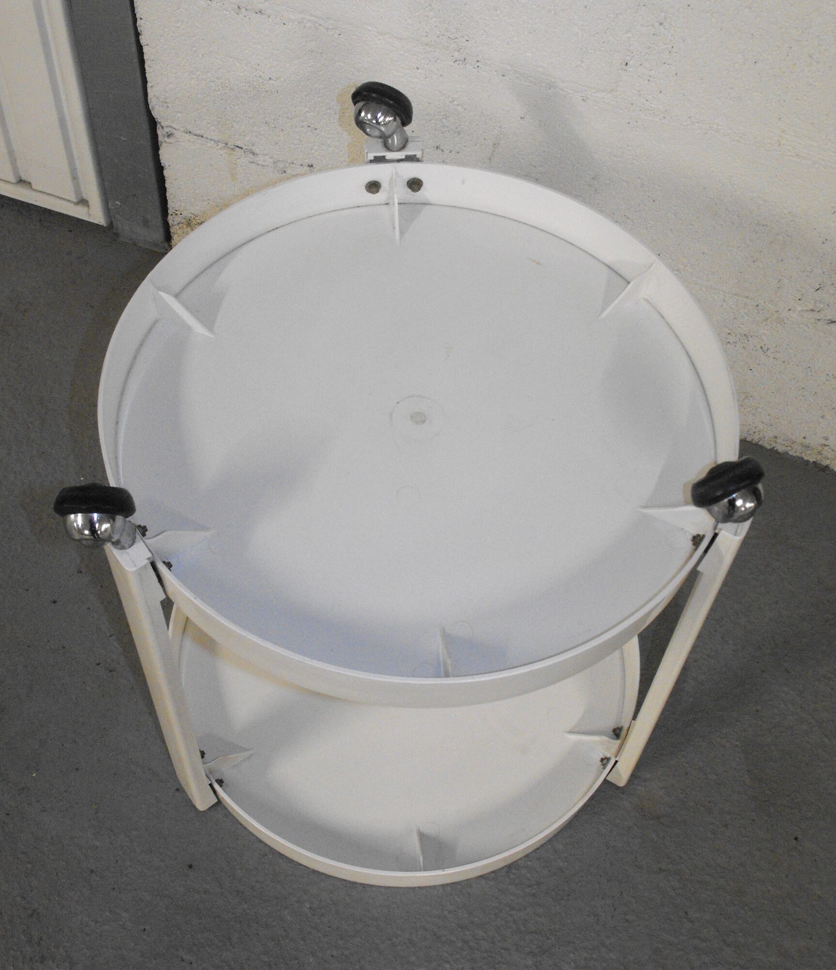 Rolling serving table 60