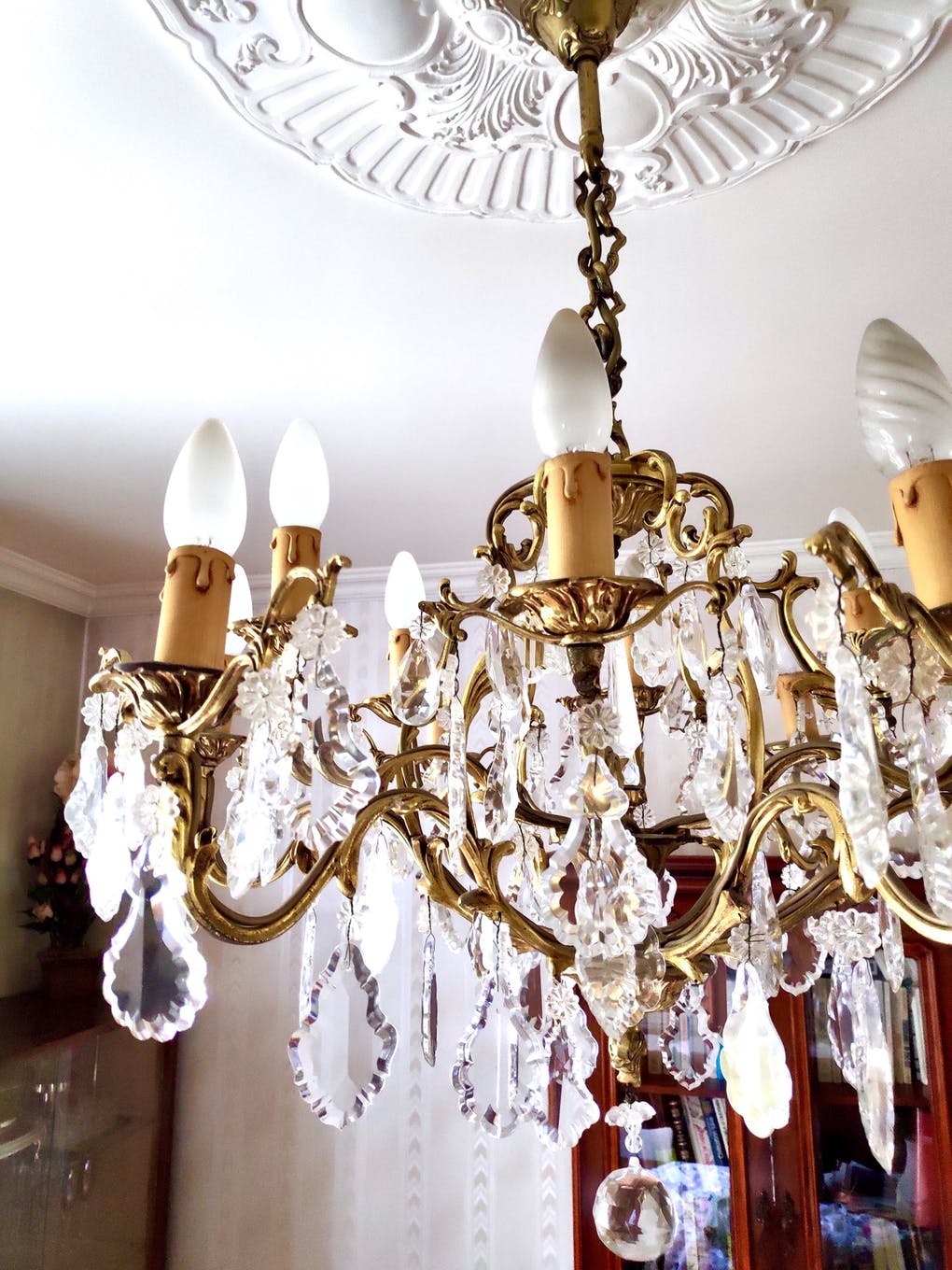 Lustre en bronze à pampilles en cristal ancien