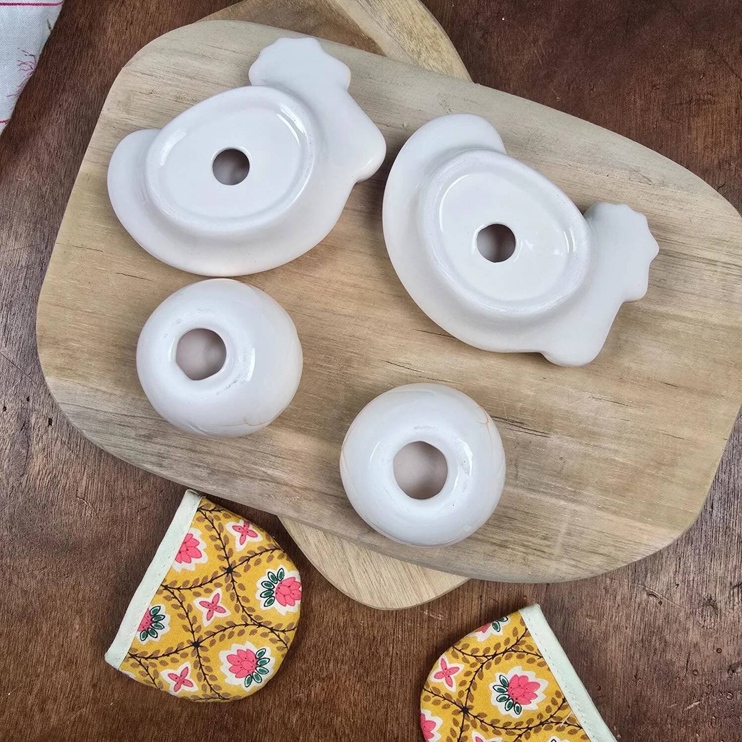 Vintage egg service for 2: Chicken egg cups & shells + fabric hats
