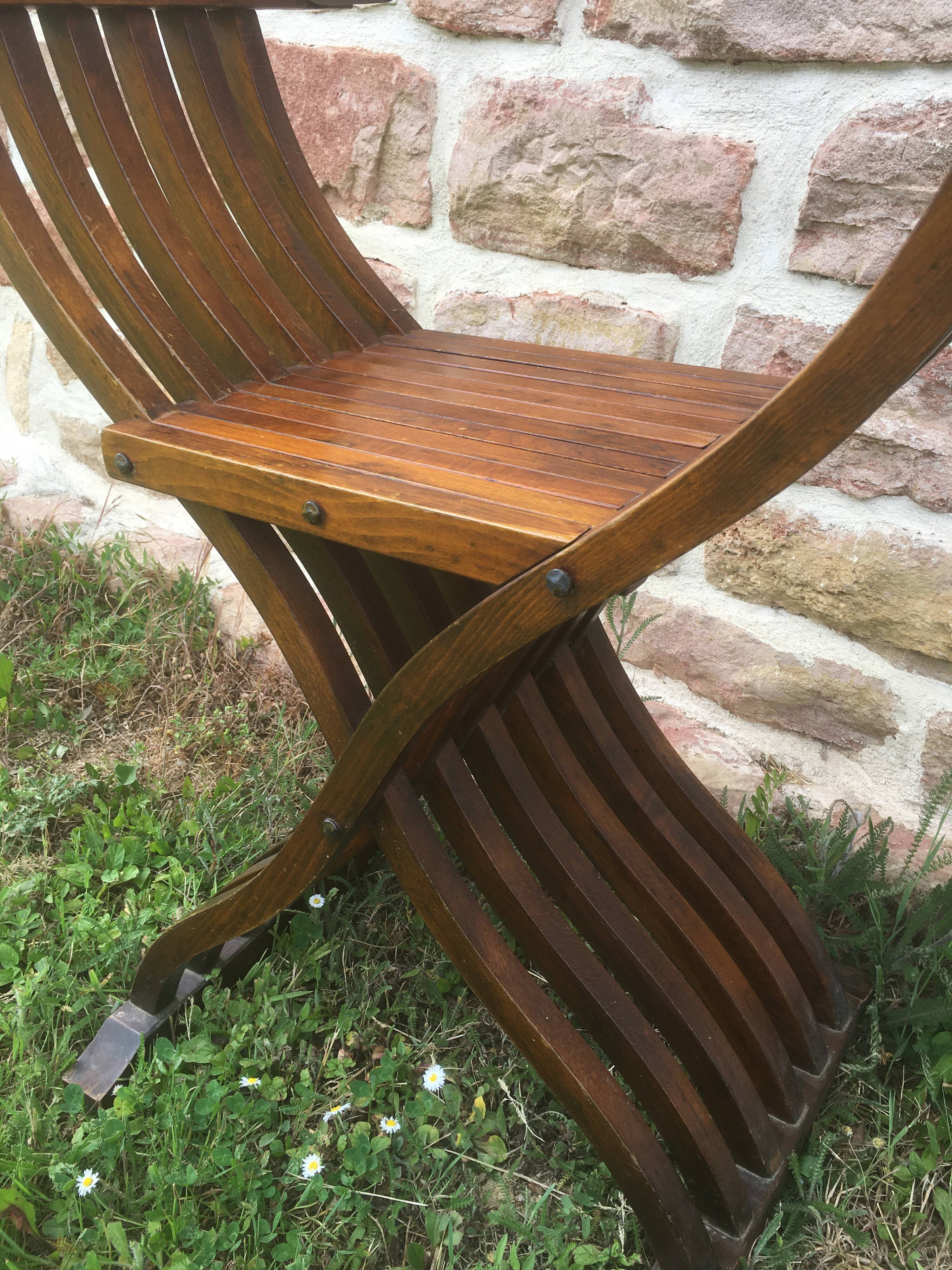 Dagobert armchair or folding walnut curule