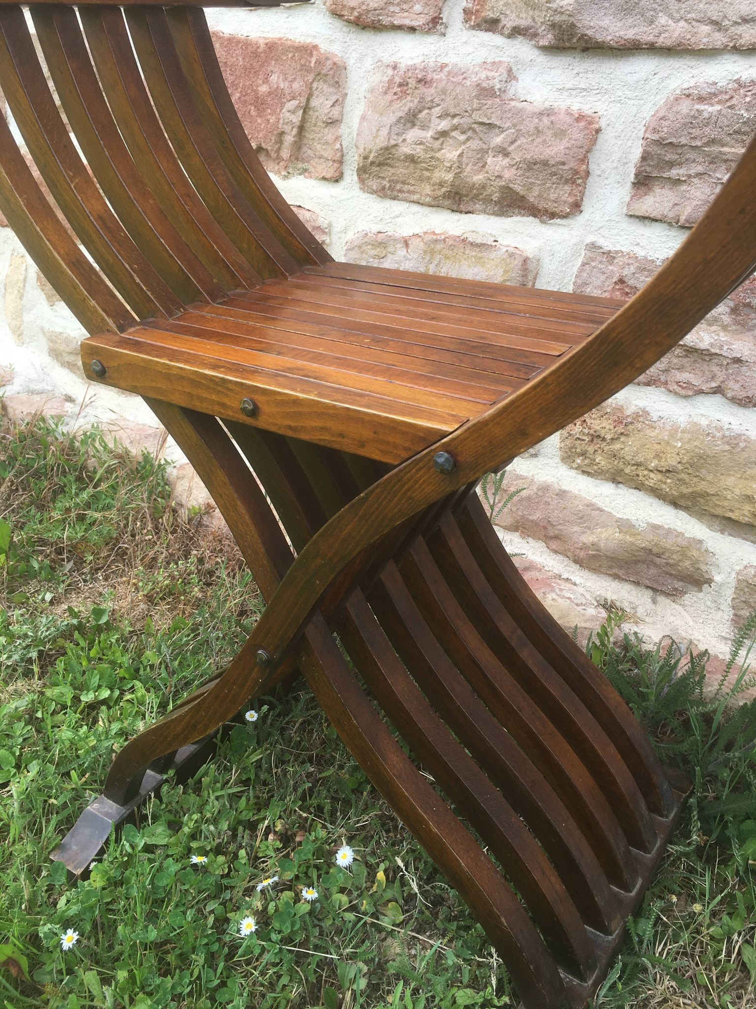 Fauteuil Dagobert ou curule pliant en noyer