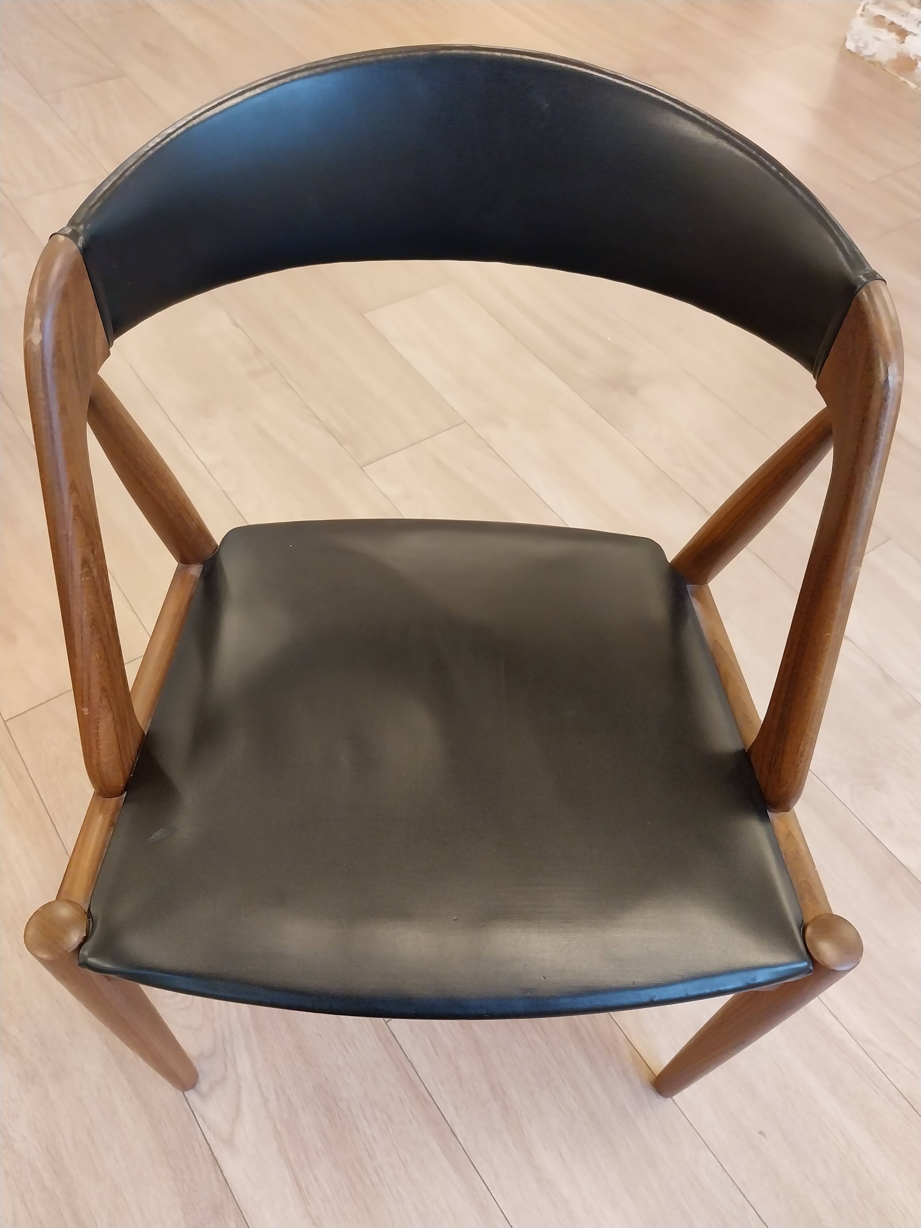 Set of 6 vintage Kai Kristiansen chairs in solid teak and black faux leather.