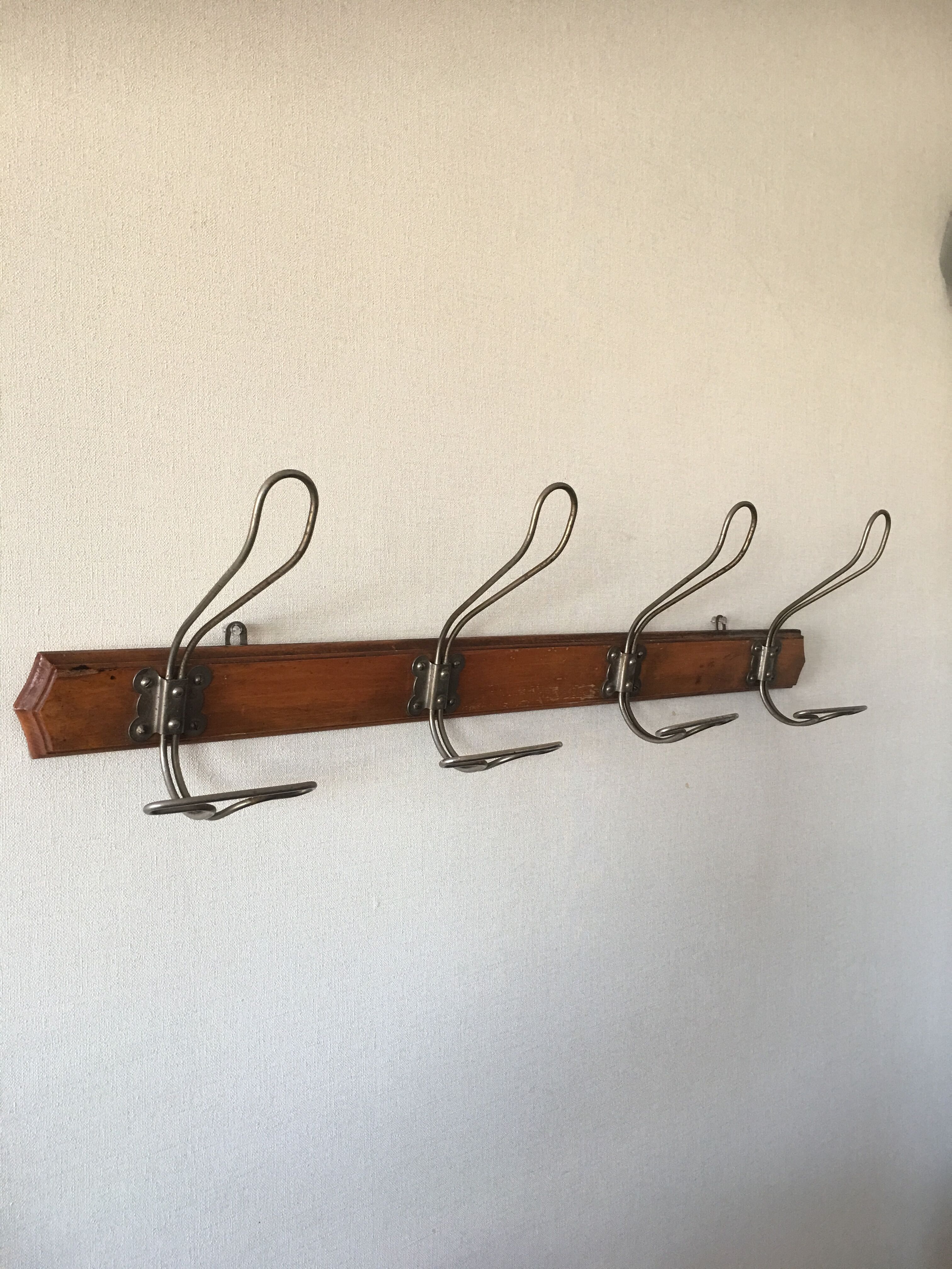 Porte manteaux mural 4 patères en bois et métal