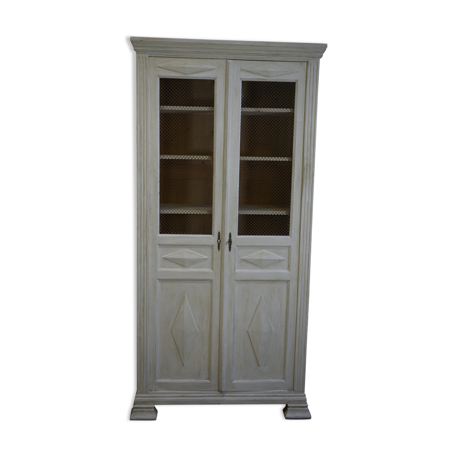 Showcase 2 doors mesh in fir 1930 patinated white