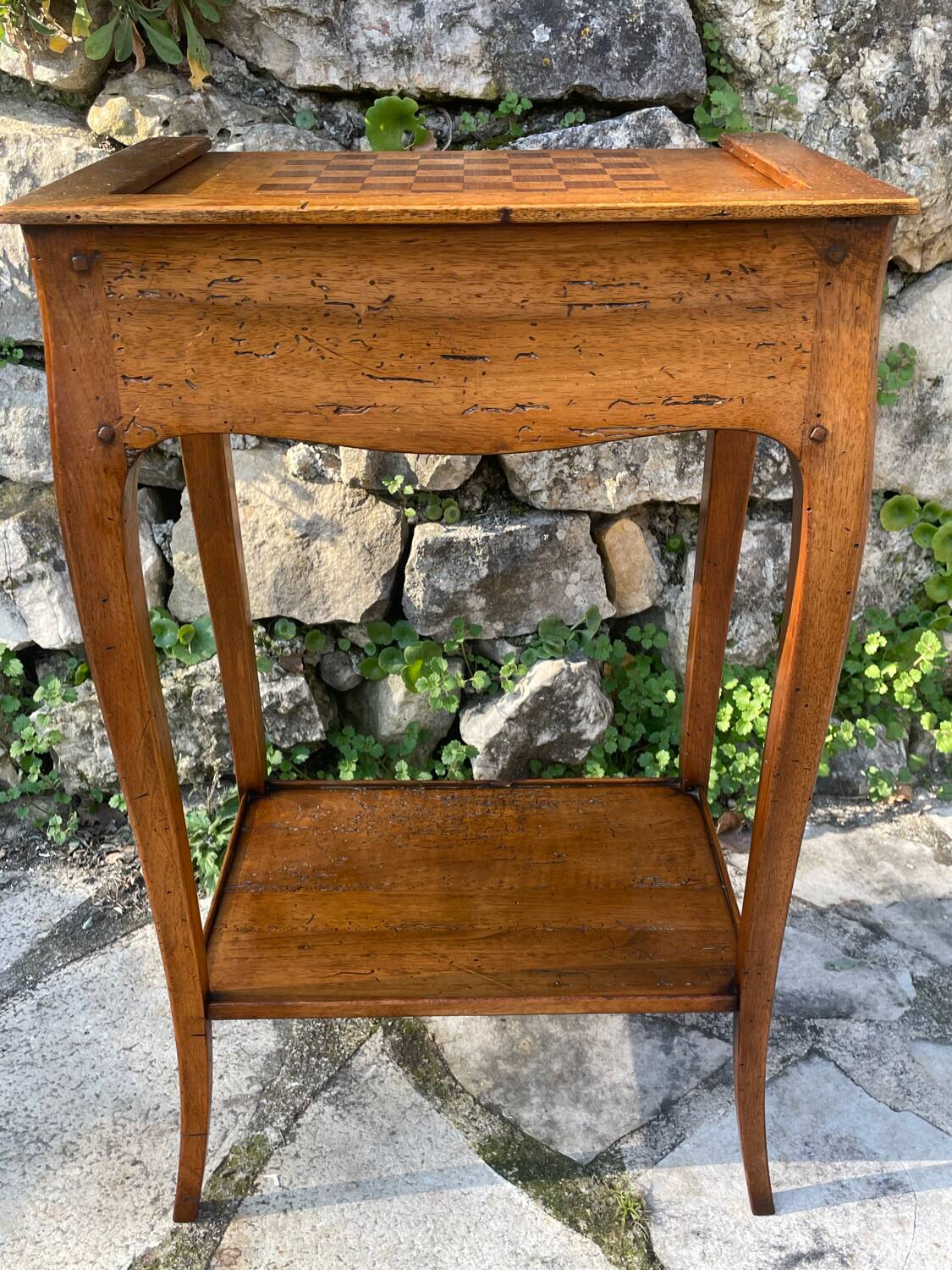 Small Louis XV period writing table in Walnut. 18th Century Period