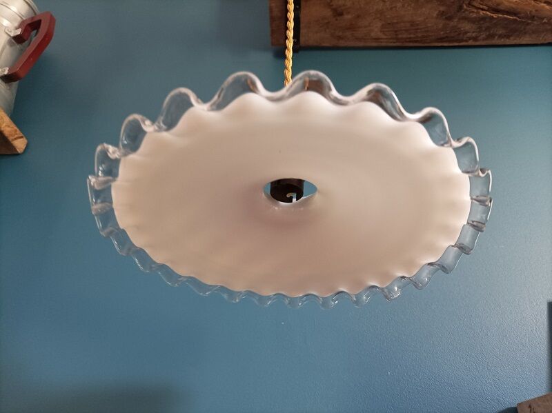 Suspension lampshade corole opaline lace brass