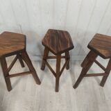 3 tabourets de bar tripode brutaliste en orme massif
