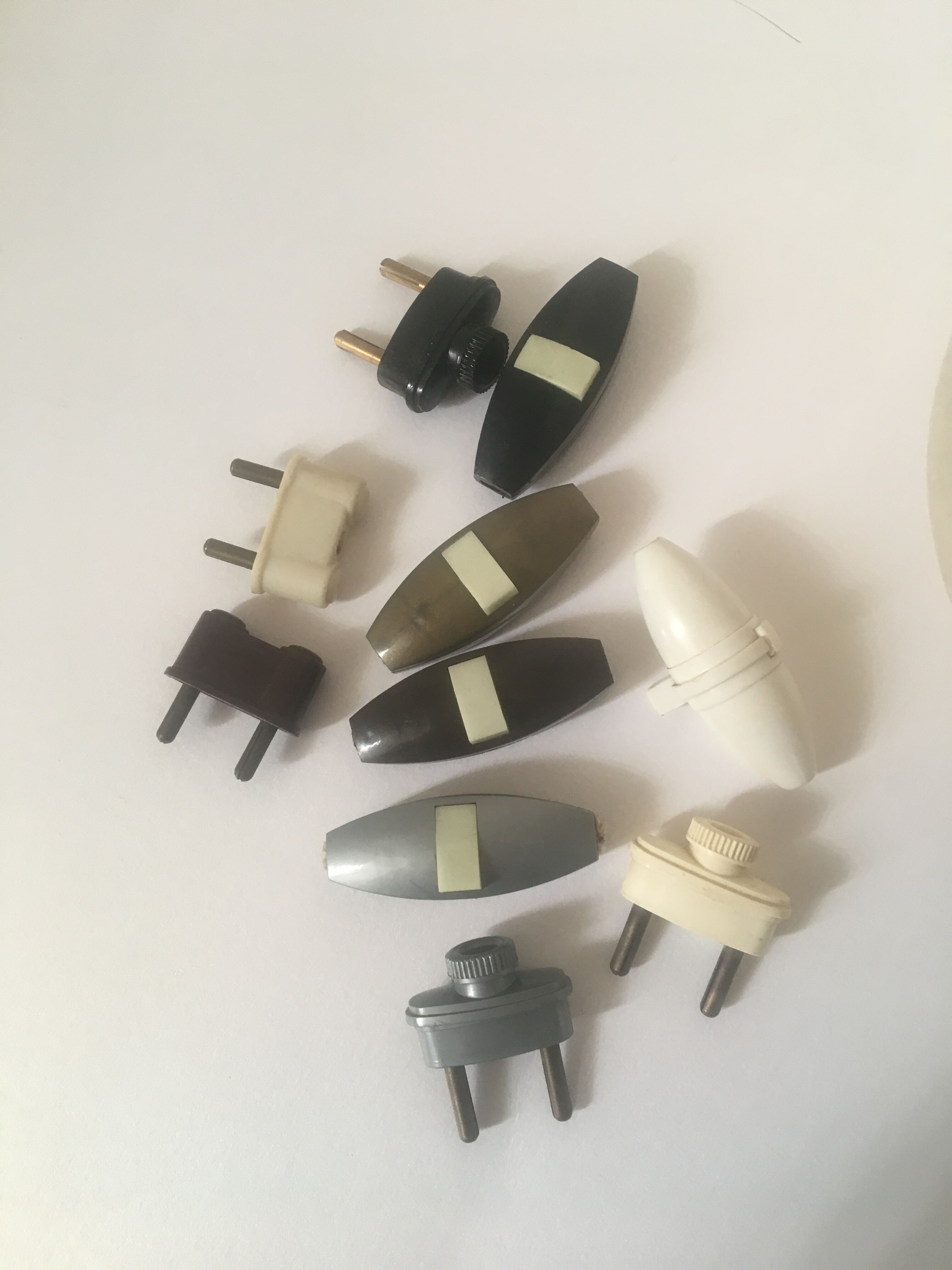 Alabaster lamp with fabric cable and vintage accessories