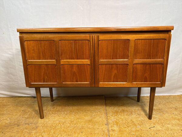 Buffet en teck vintage rétro des années 1960 par Nathan • Design carré