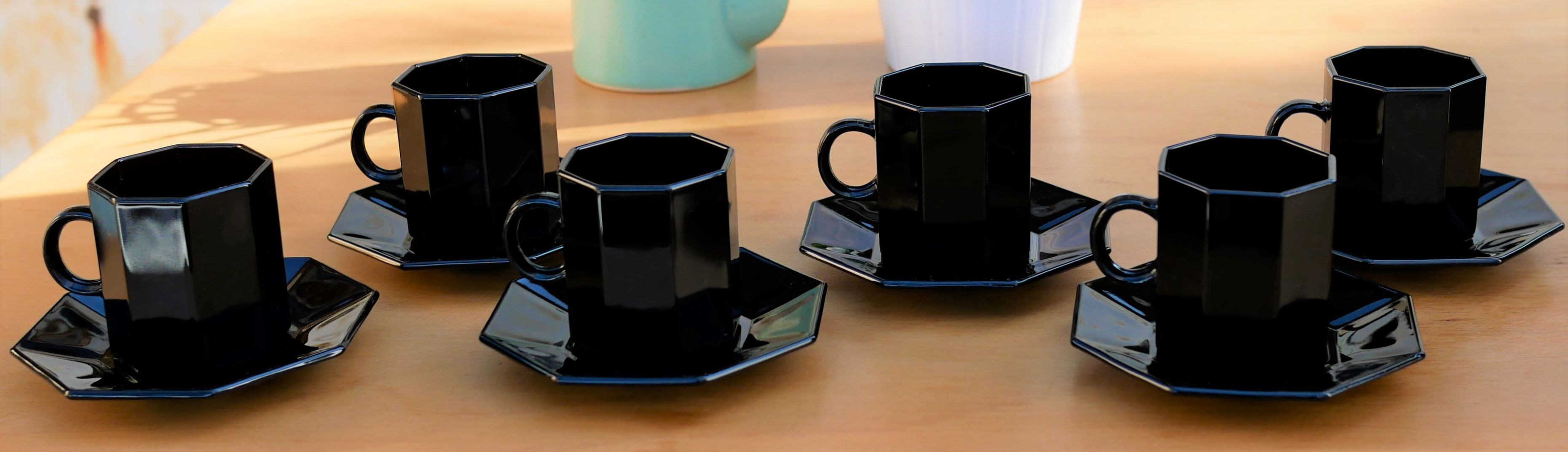 Set of 6 cups and under black vintage cups