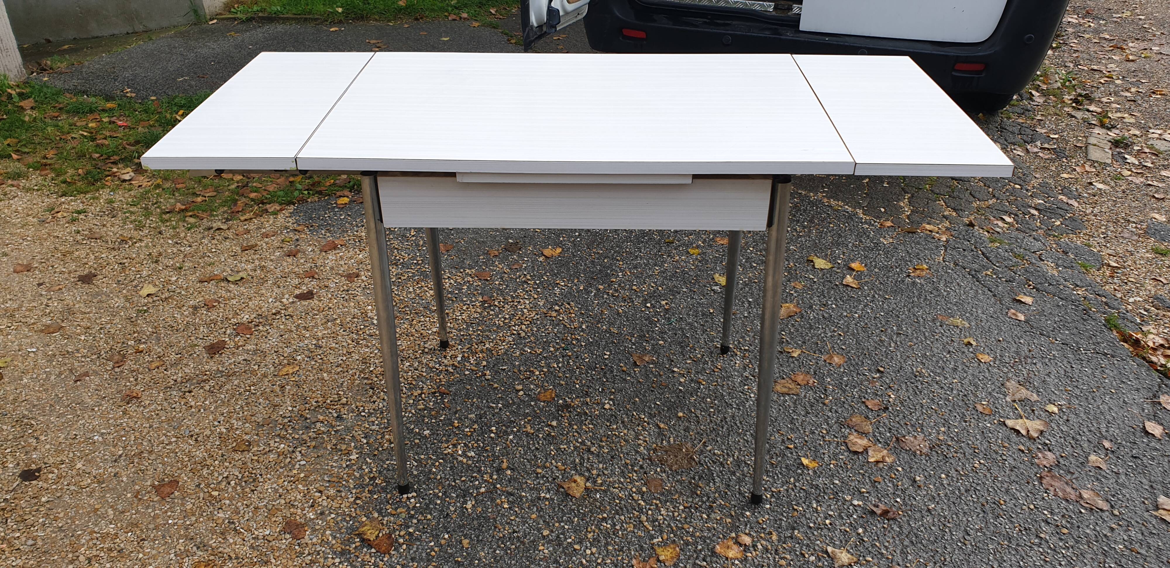 Vintage kitchen table formica
