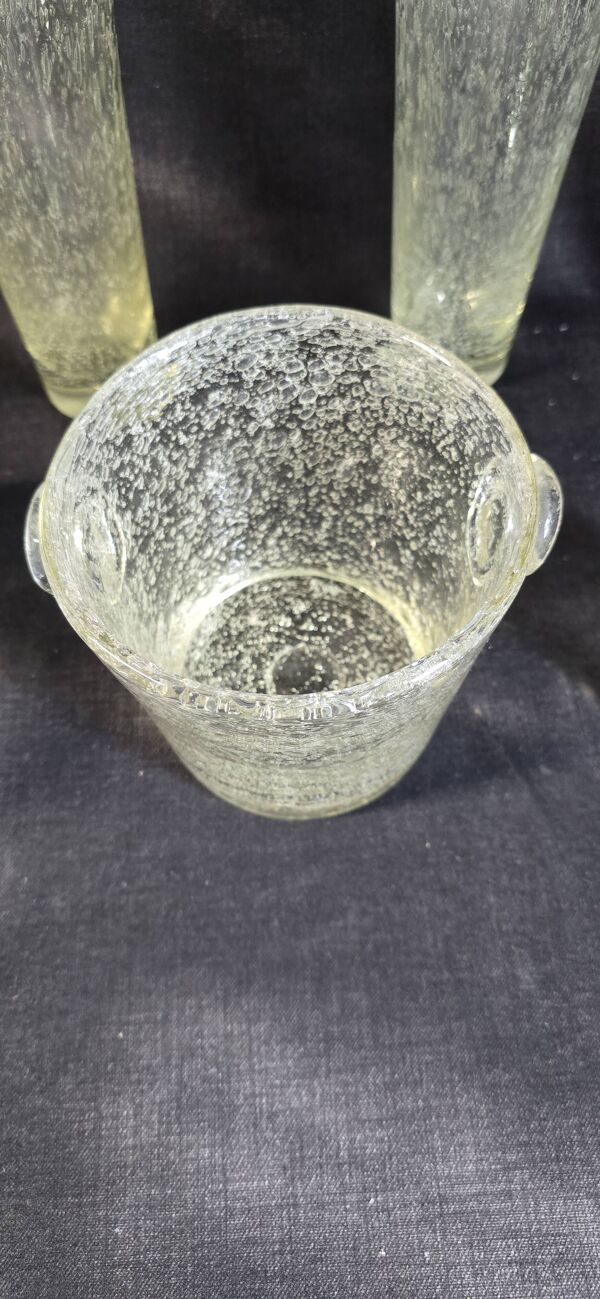 Lot de verrerie bullée Biot – carafe, verres et seau à glace – années 1960