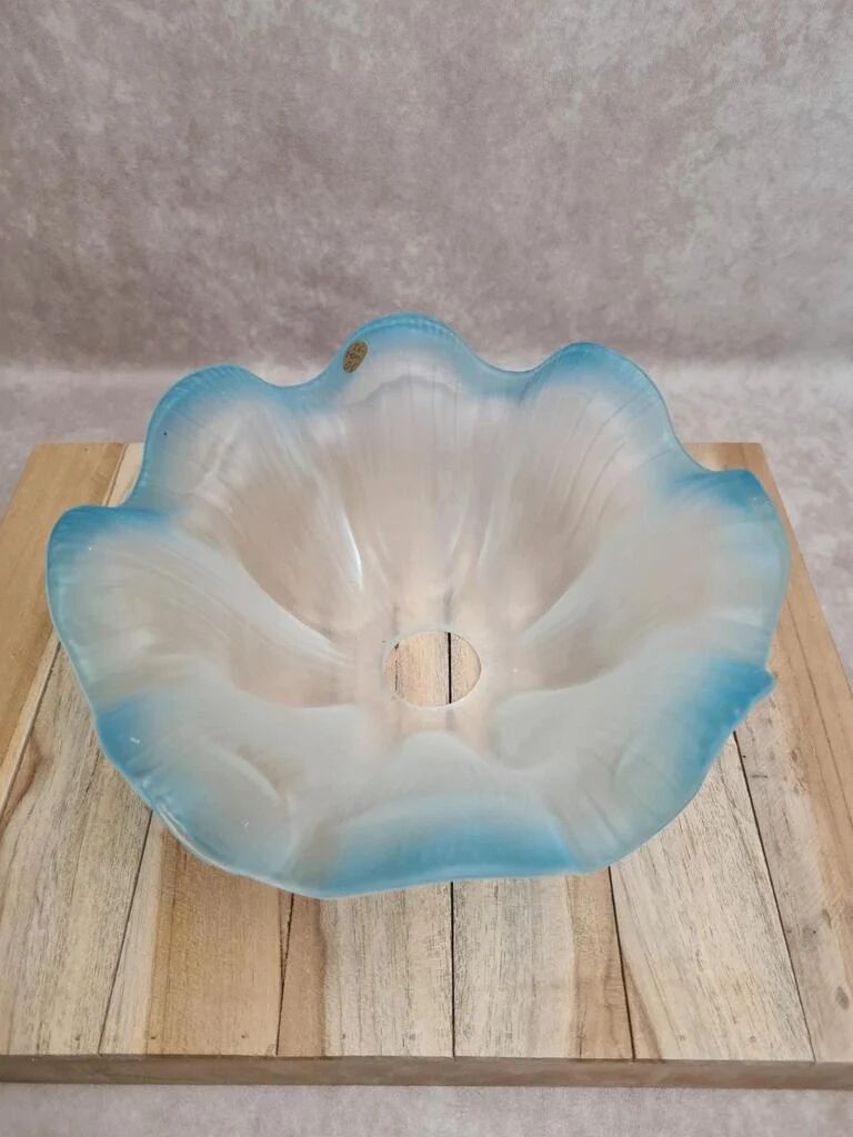Abat-jour vintage en verre dépoli bord bleu ondulé