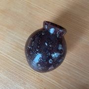 Petit vase marron en verre soufflé vintage