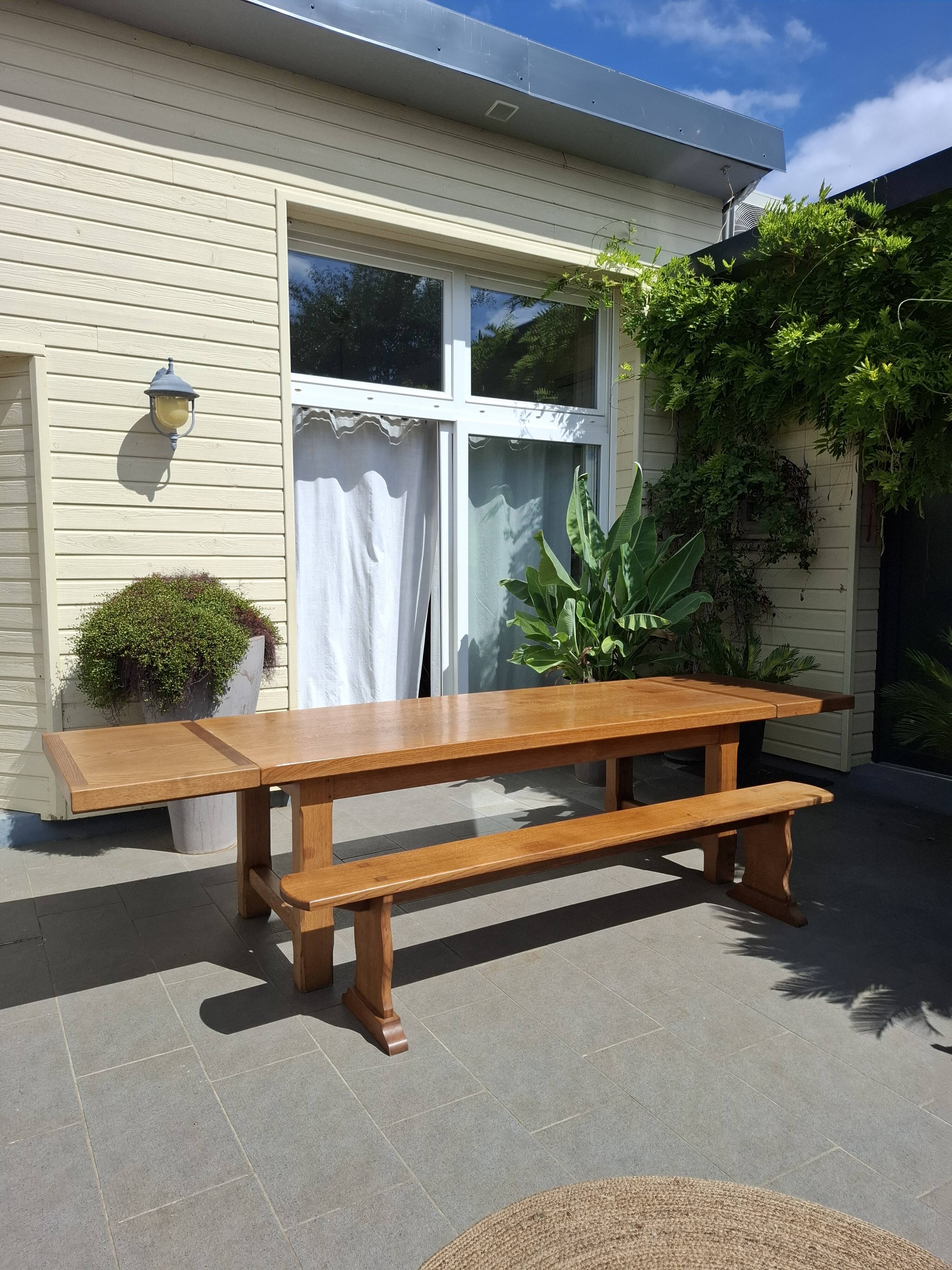 Grande table de ferme avec son banc