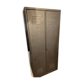 Metal locker