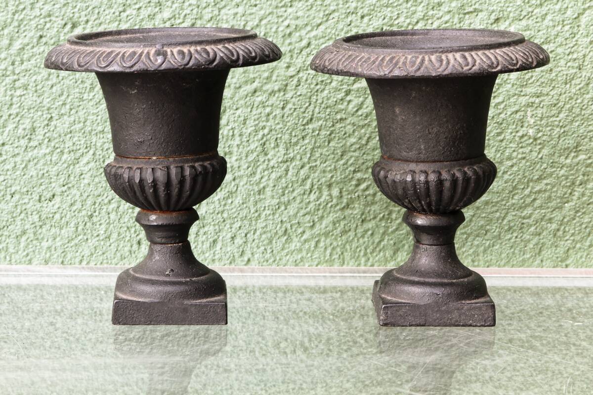 Pair of miniature Medicis vases in cast iron