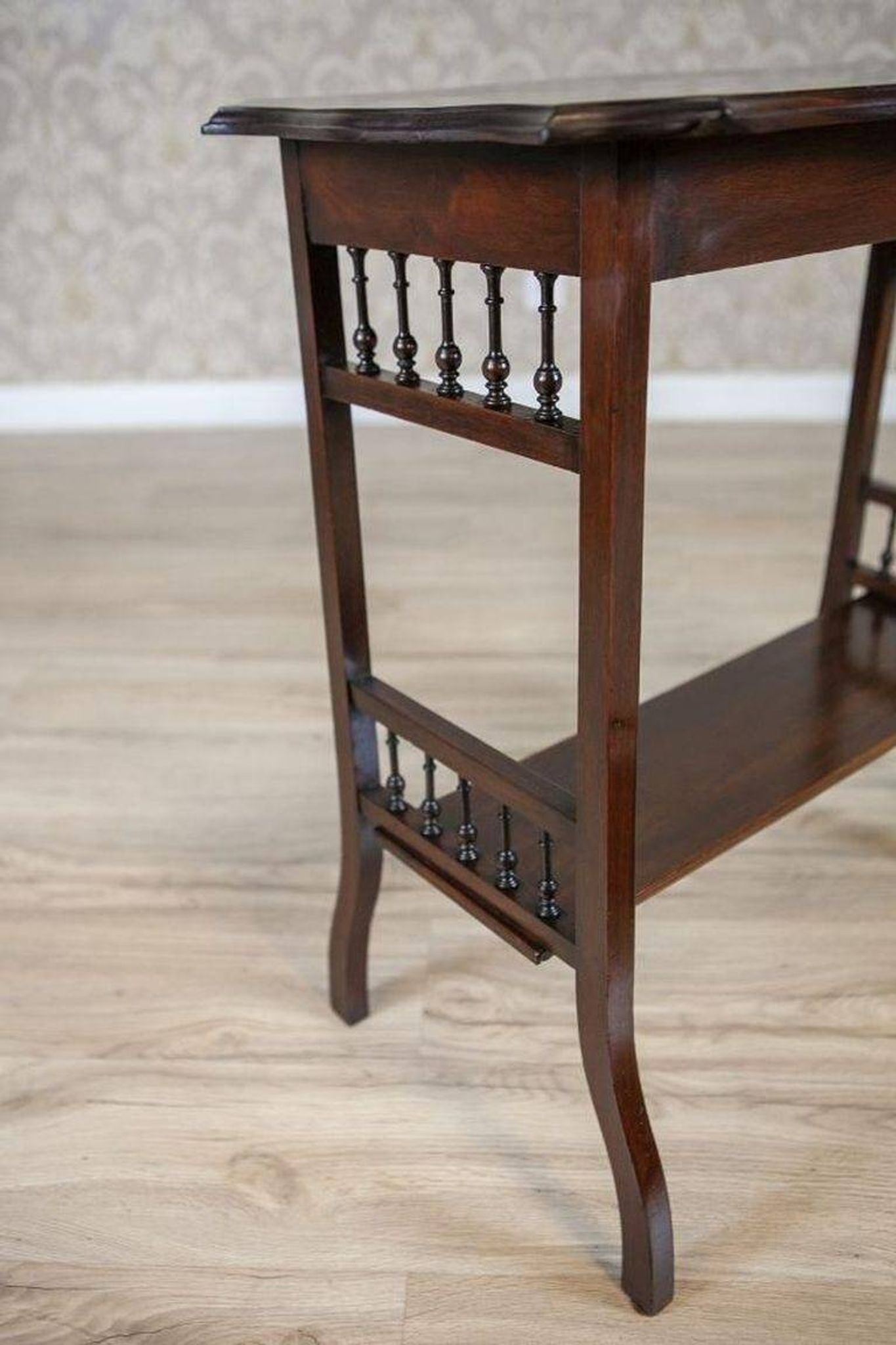 Table d'appoint en palissandre des années 20, en shellac, années 1950.