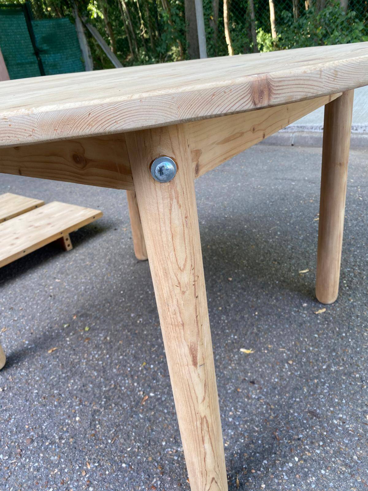 Scandinavian round extendable dining table stripped in solid wood from the 1970s.