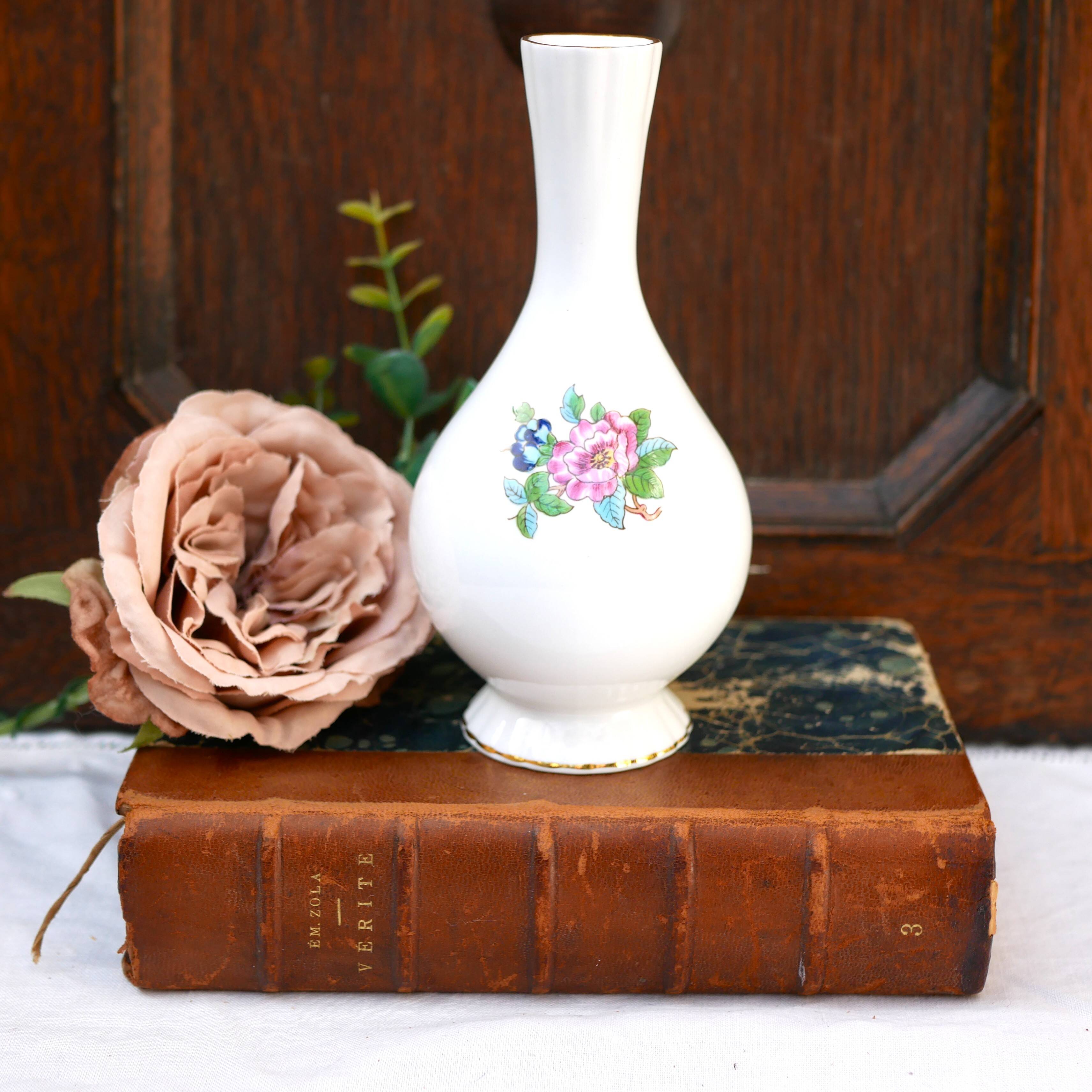 Single flower vase in the Pembroke design by Aynsley