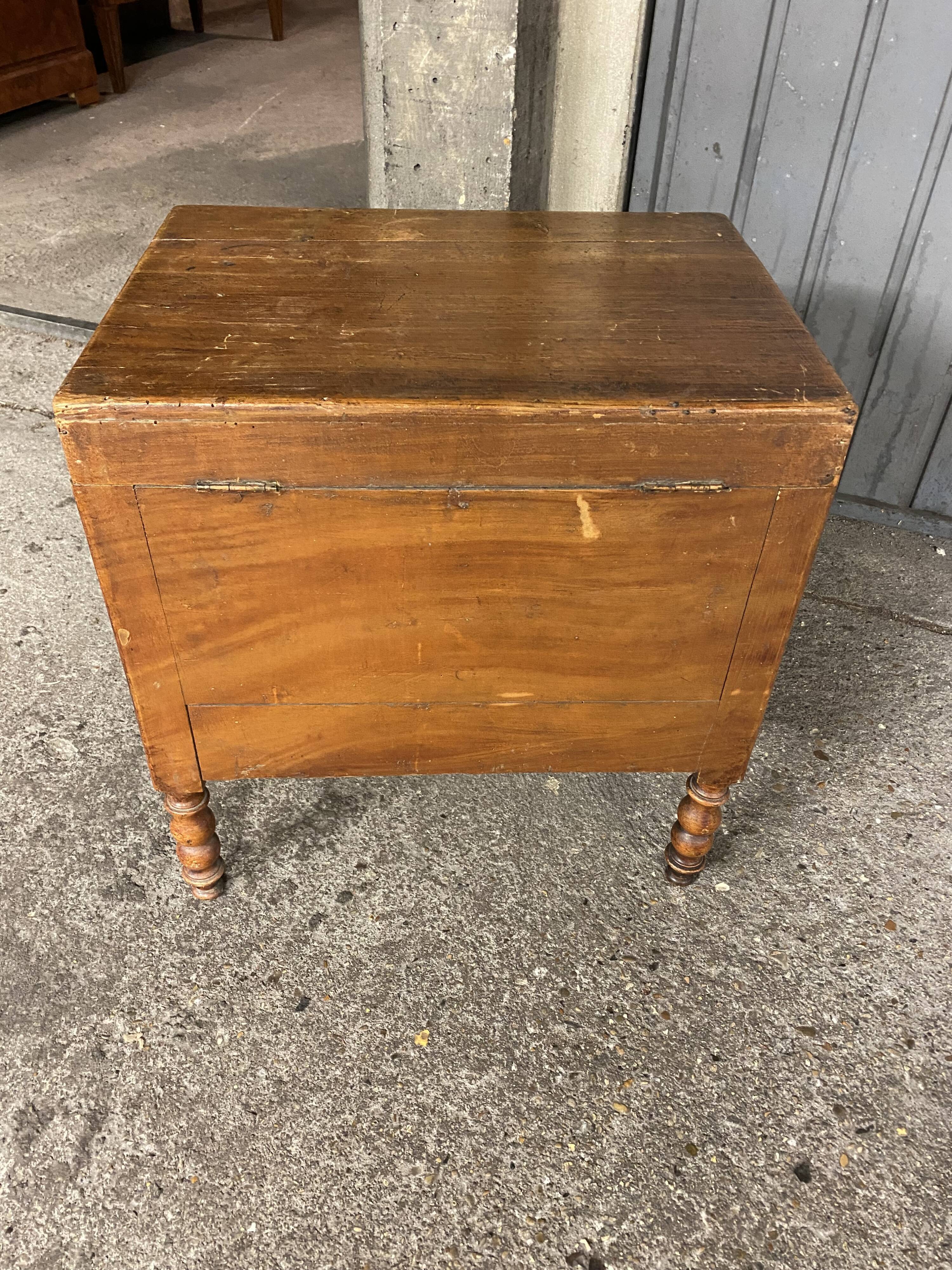 Chest on feet early XX th pine