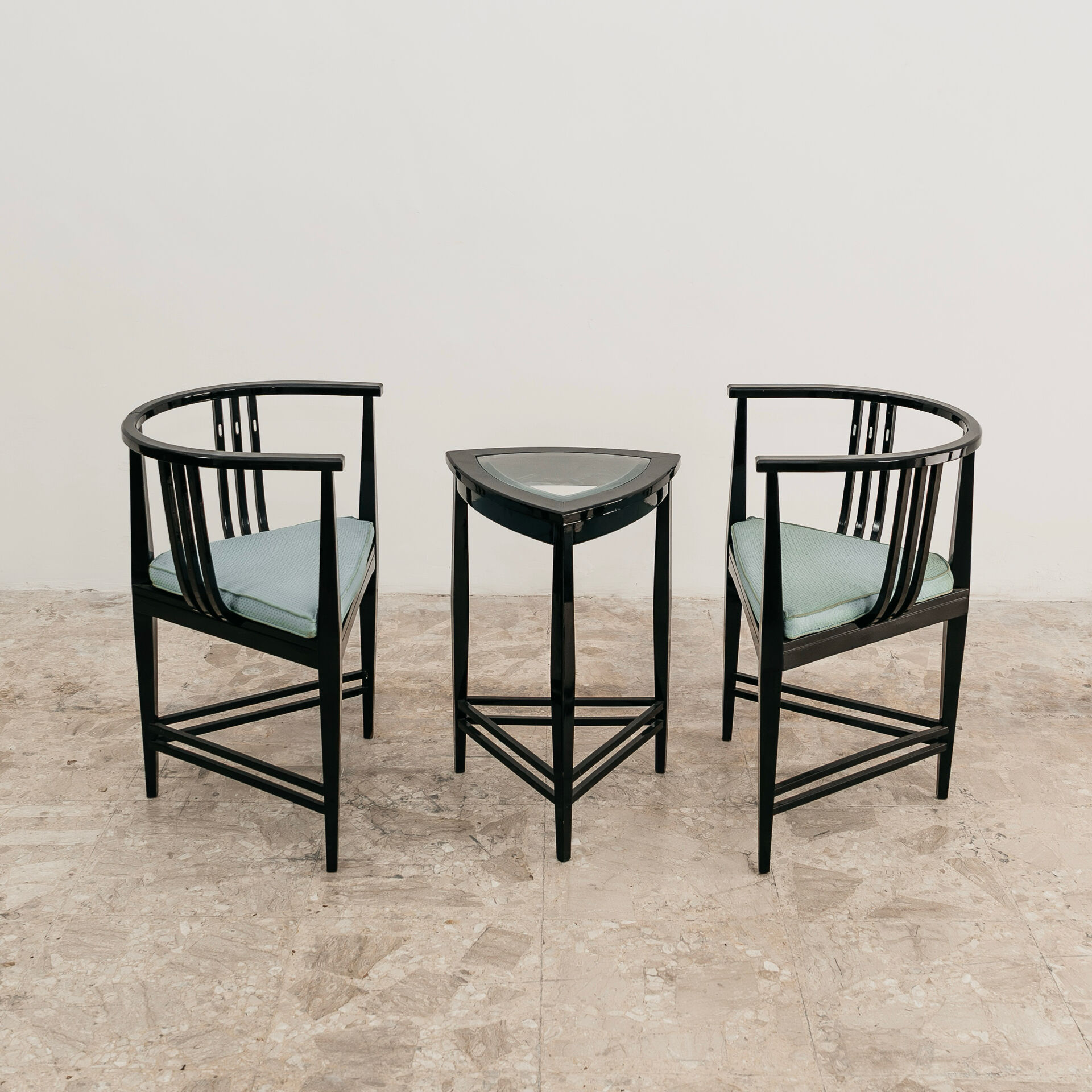 Fauteuils et table d'Ernest Archibald Taylor Coppia de Poltrones