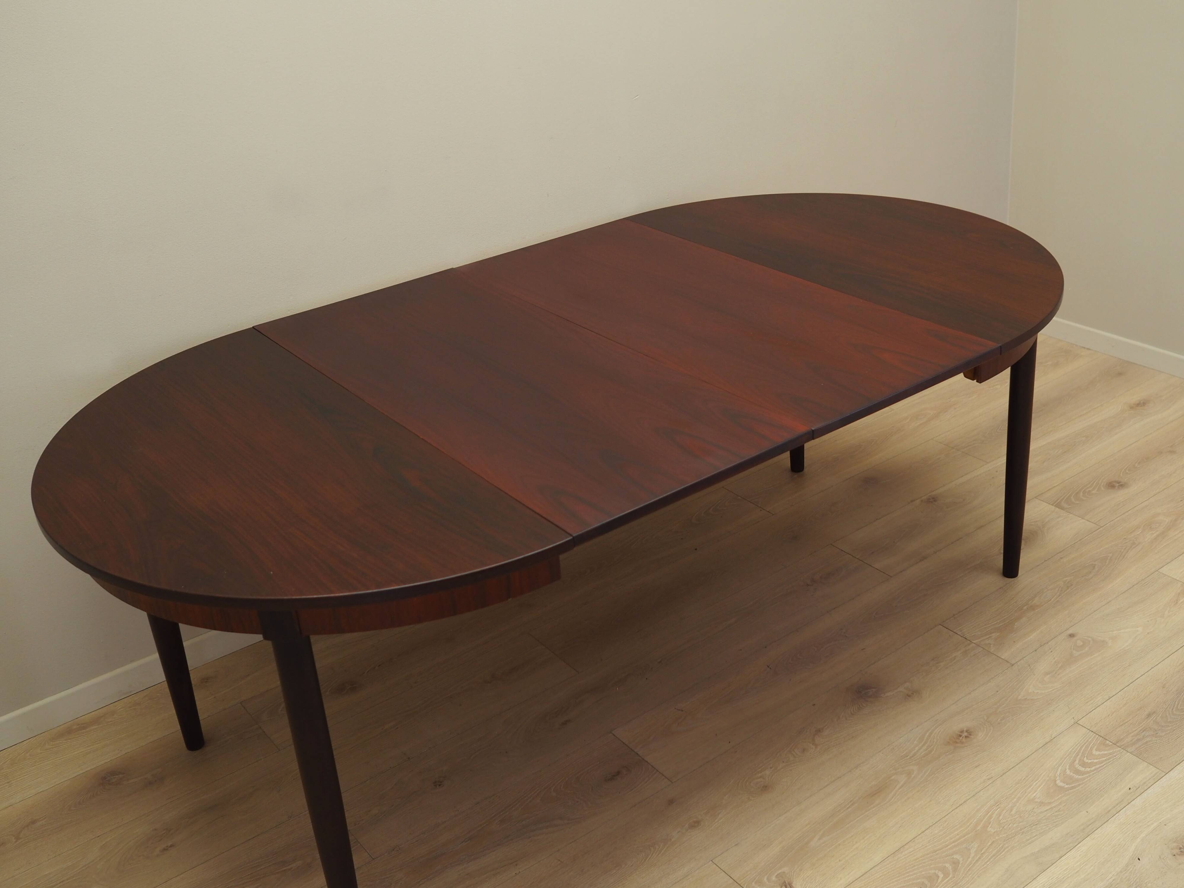 Table ronde en palissandre, design danois, années 1970, production : Danemark