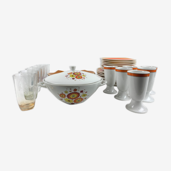 Service table depareille -verrerie et porcelaine  - 6 couverts -28 pièces