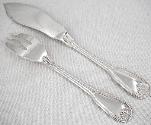 Ercuis Maintenon, Shell, 12 fish forks, 24 pieces in silver-plated metal.