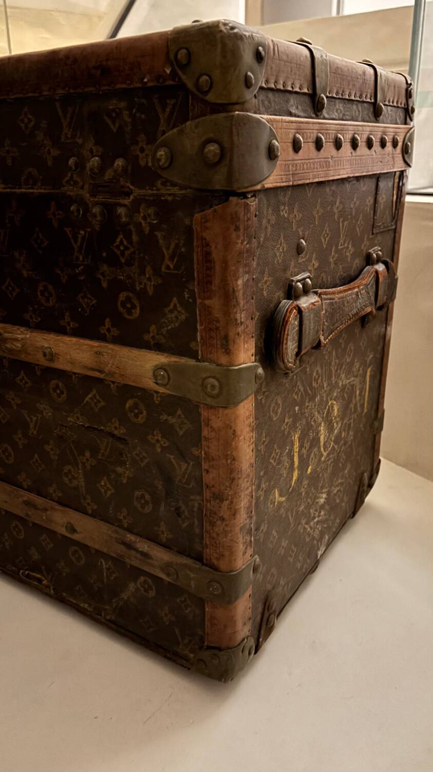 Old Louis Vuitton trunk – Family trunk – Monogram canvas