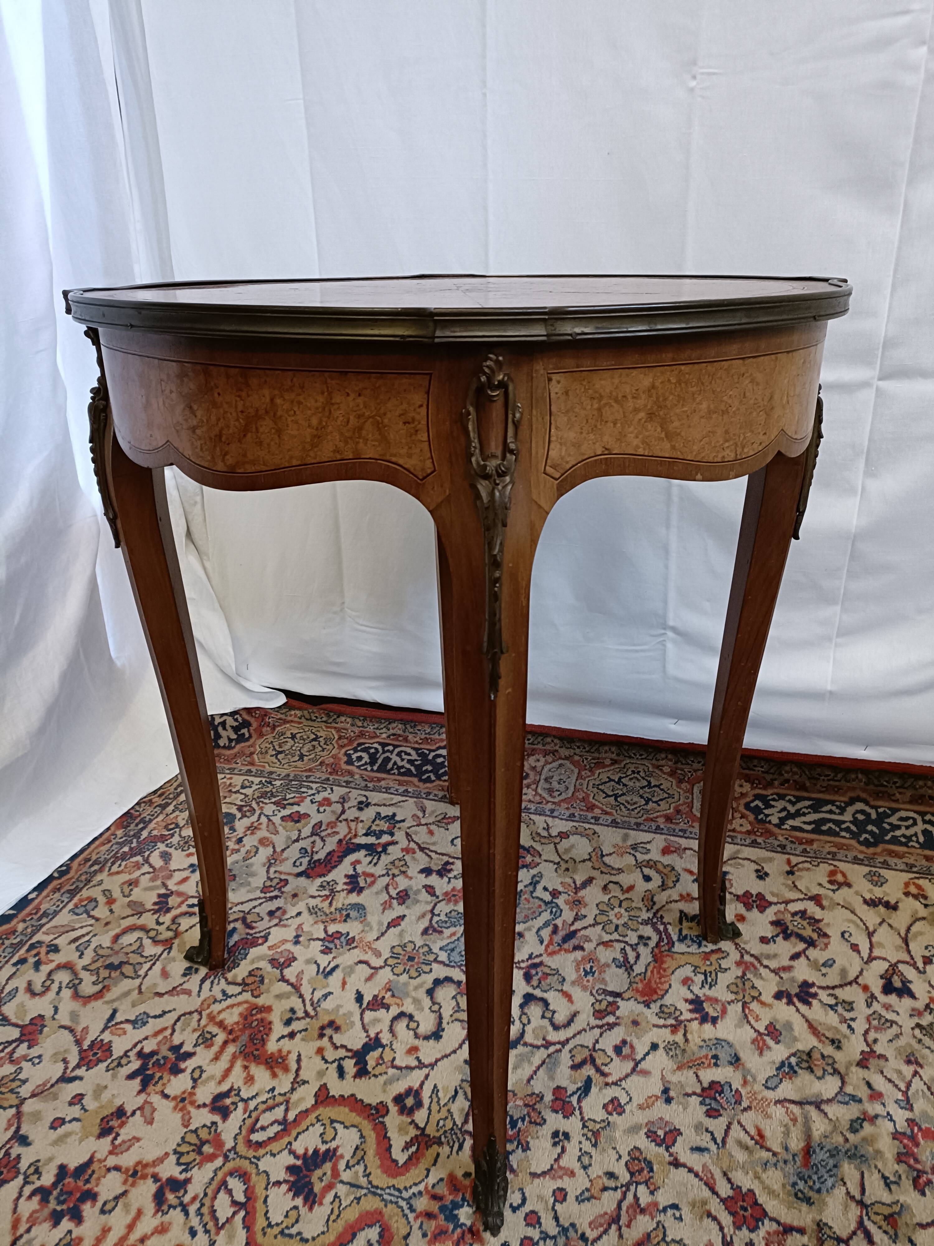 Table guéridon bois marqueté style louis xv