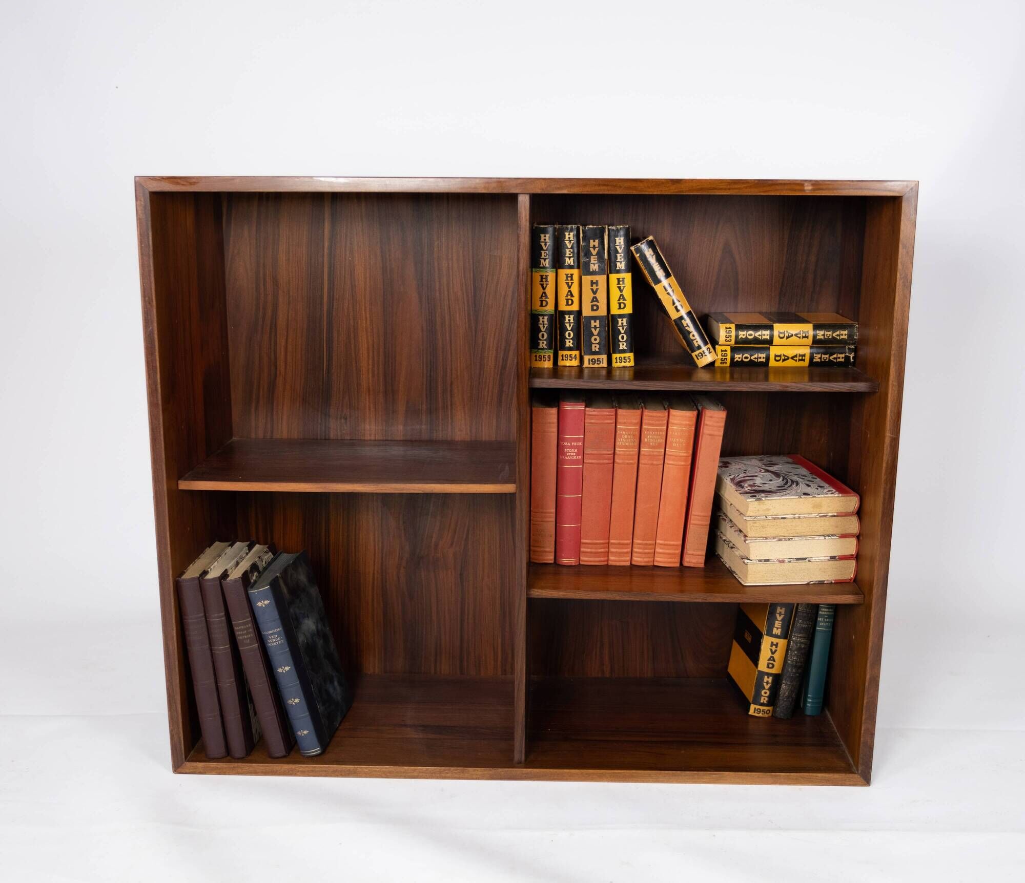 Bookcase in rosewood of danish design from the 1960s.