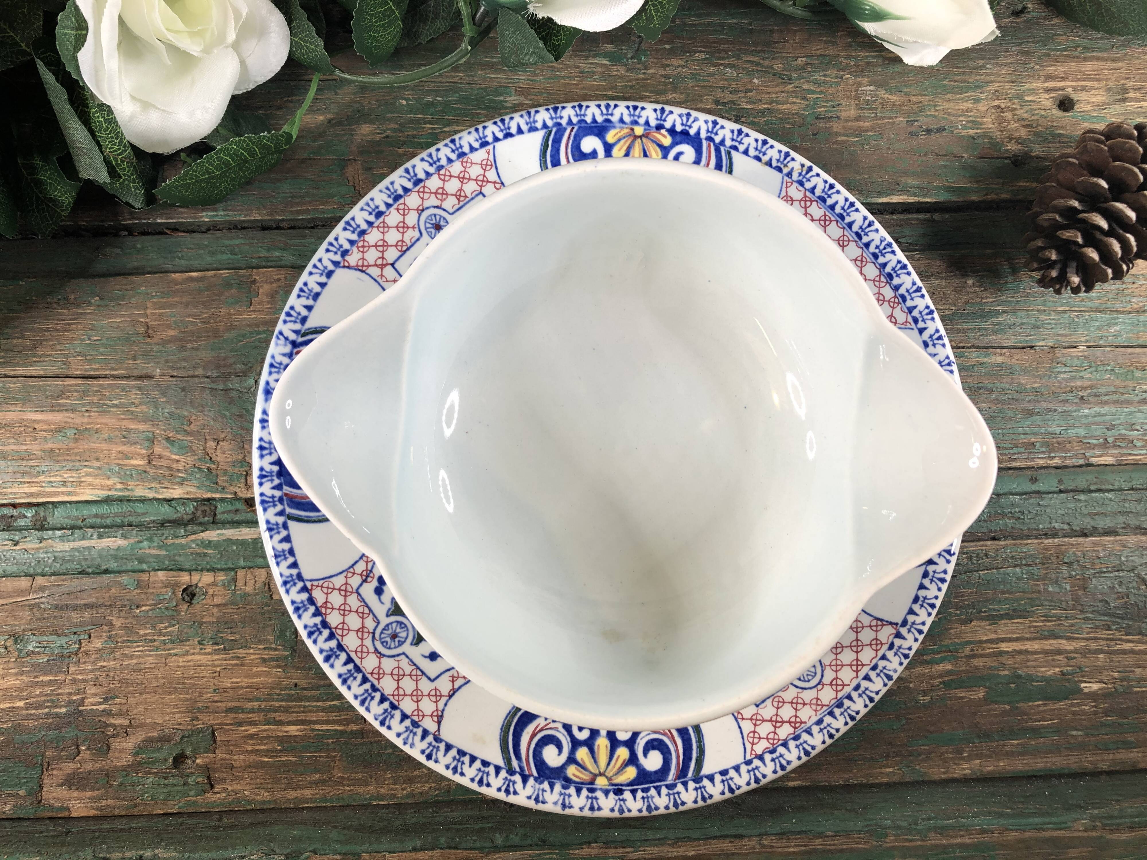 Gravy boat and its frame Gien Royal