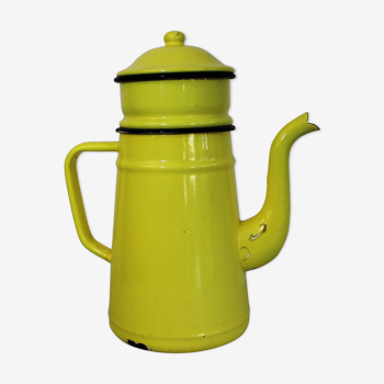 Cafetière en émail jaune