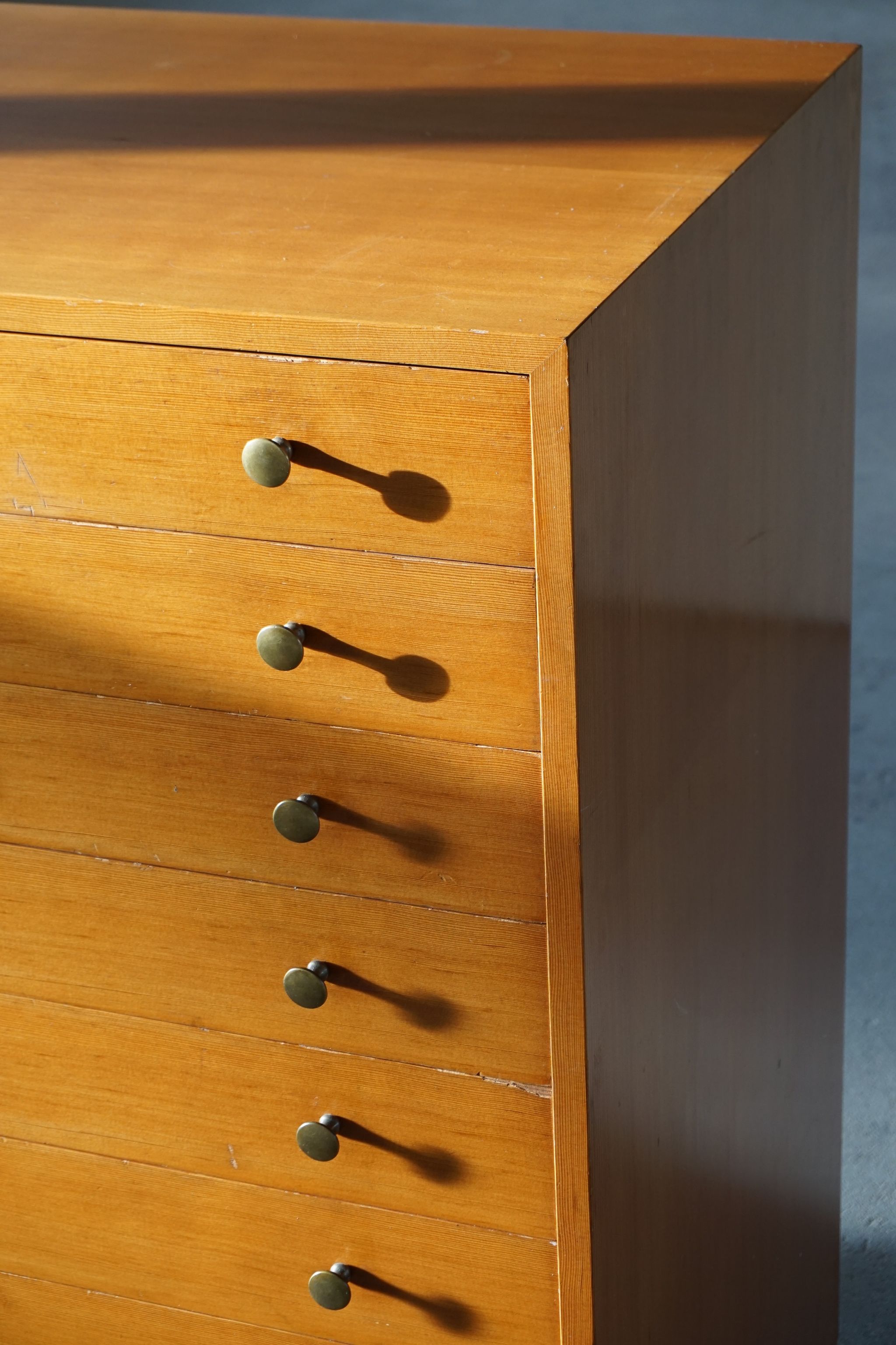 Oregon Pine Chest of Drawers with Brass Handles, 1970s