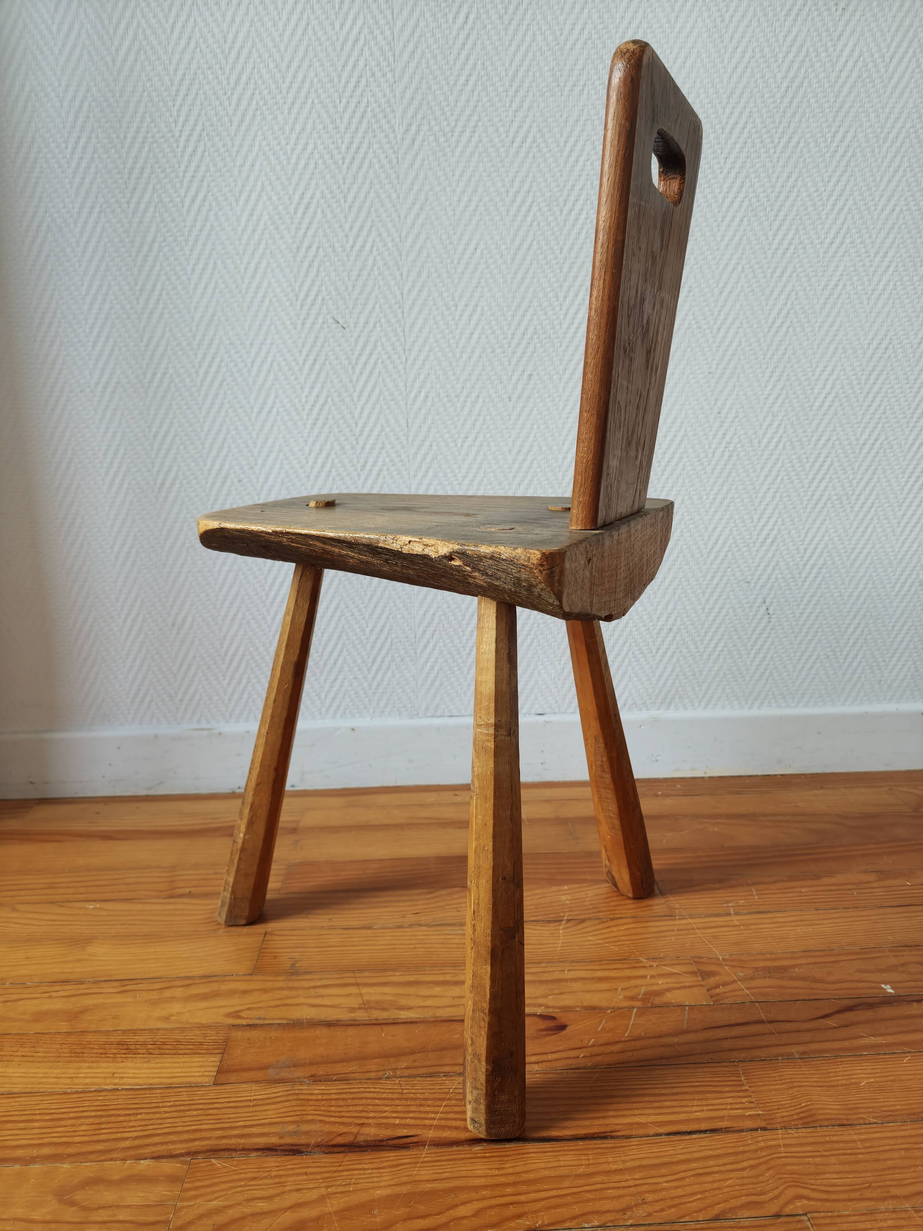 Tripod chair in solid wood – Handcrafted – Brutalist spirit