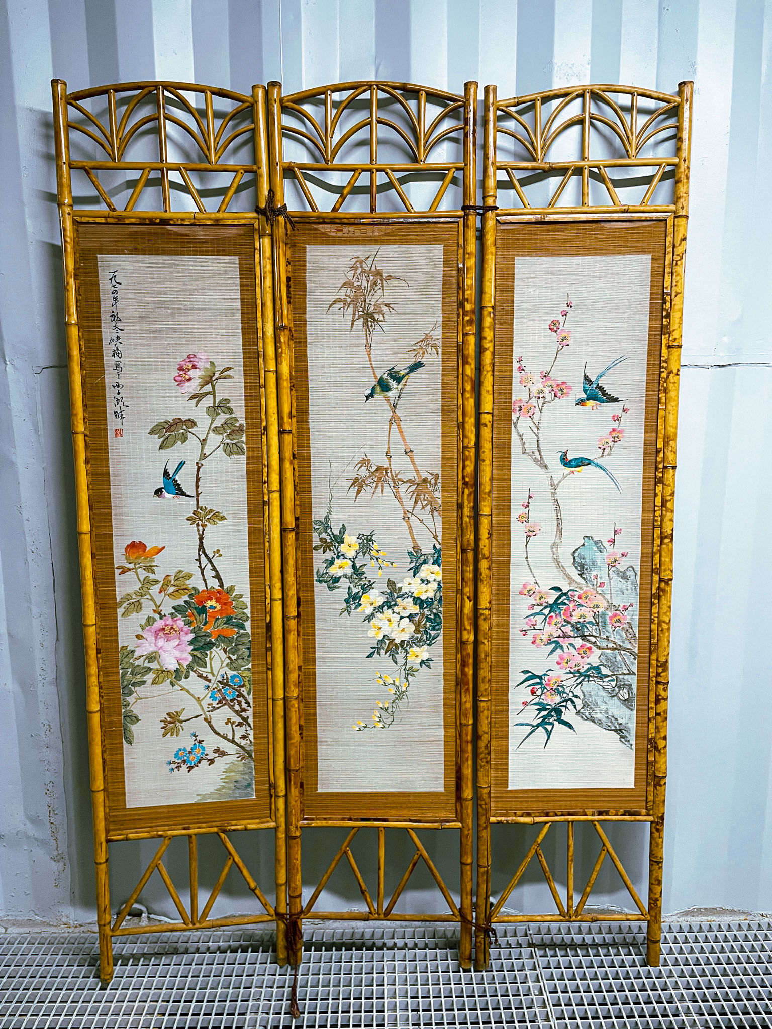 Vintage screen in bamboo handmade painting