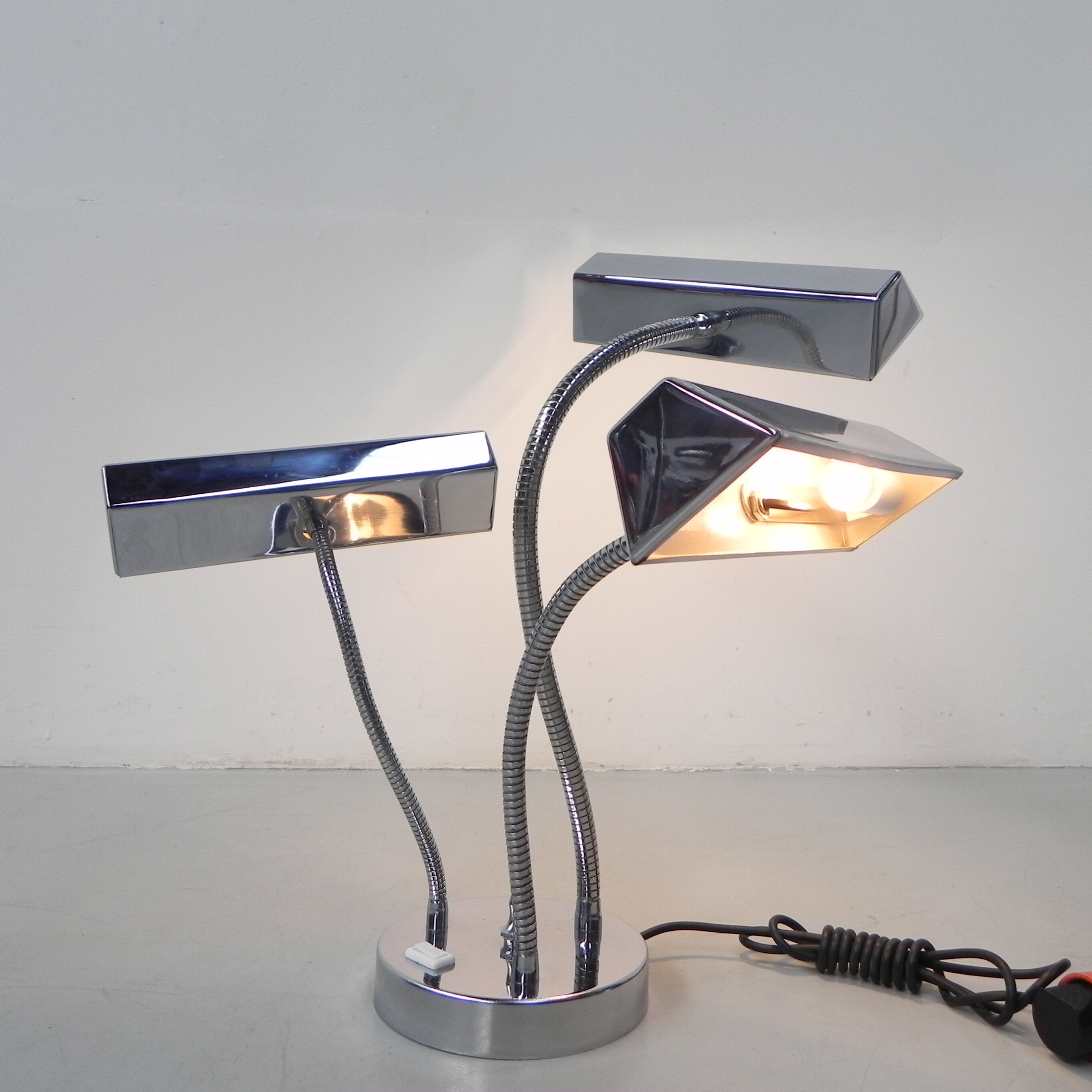 Vintage desk lamp with 3 chromed shades
