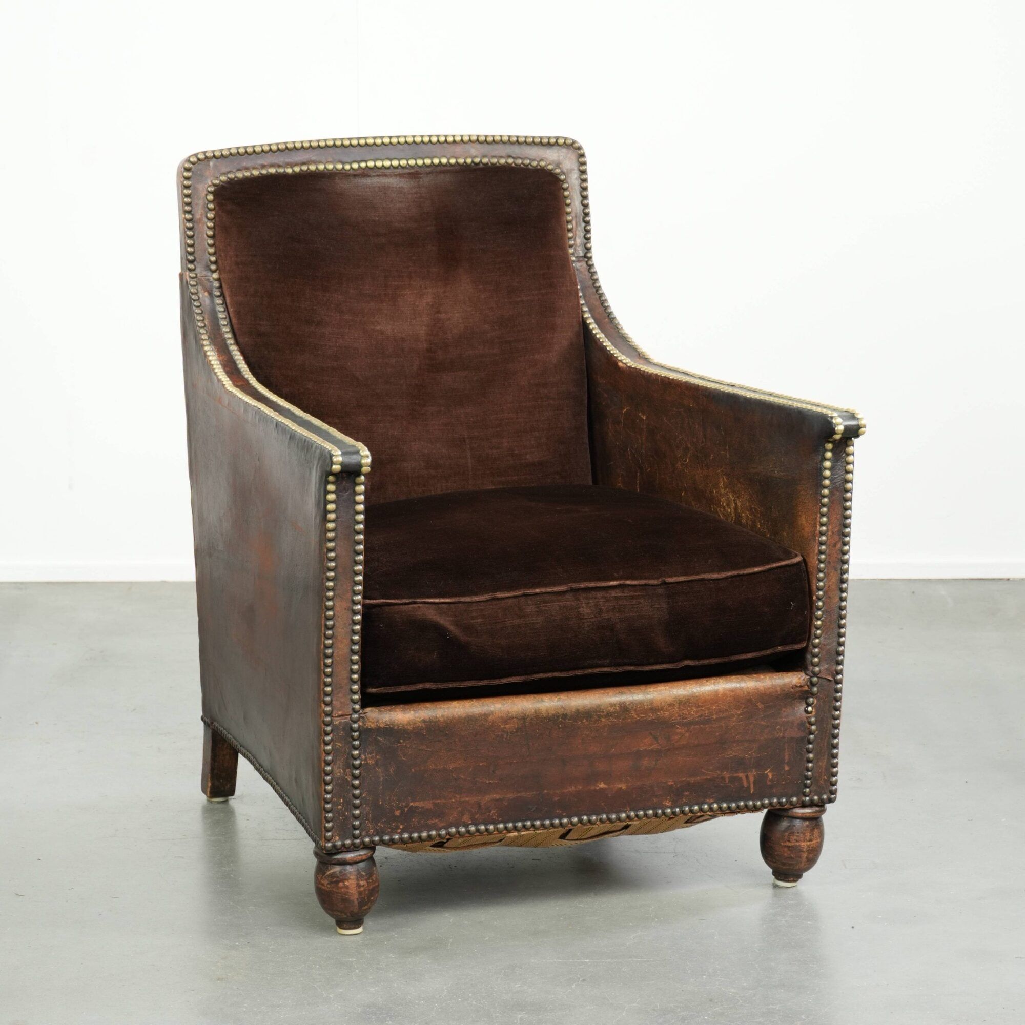 Art Deco design armchair finished in velvet and fitted with decorative nails