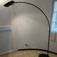 Lampadaire noir arqué Leonardo Marelli pour Estiluz vintage 1980'S
