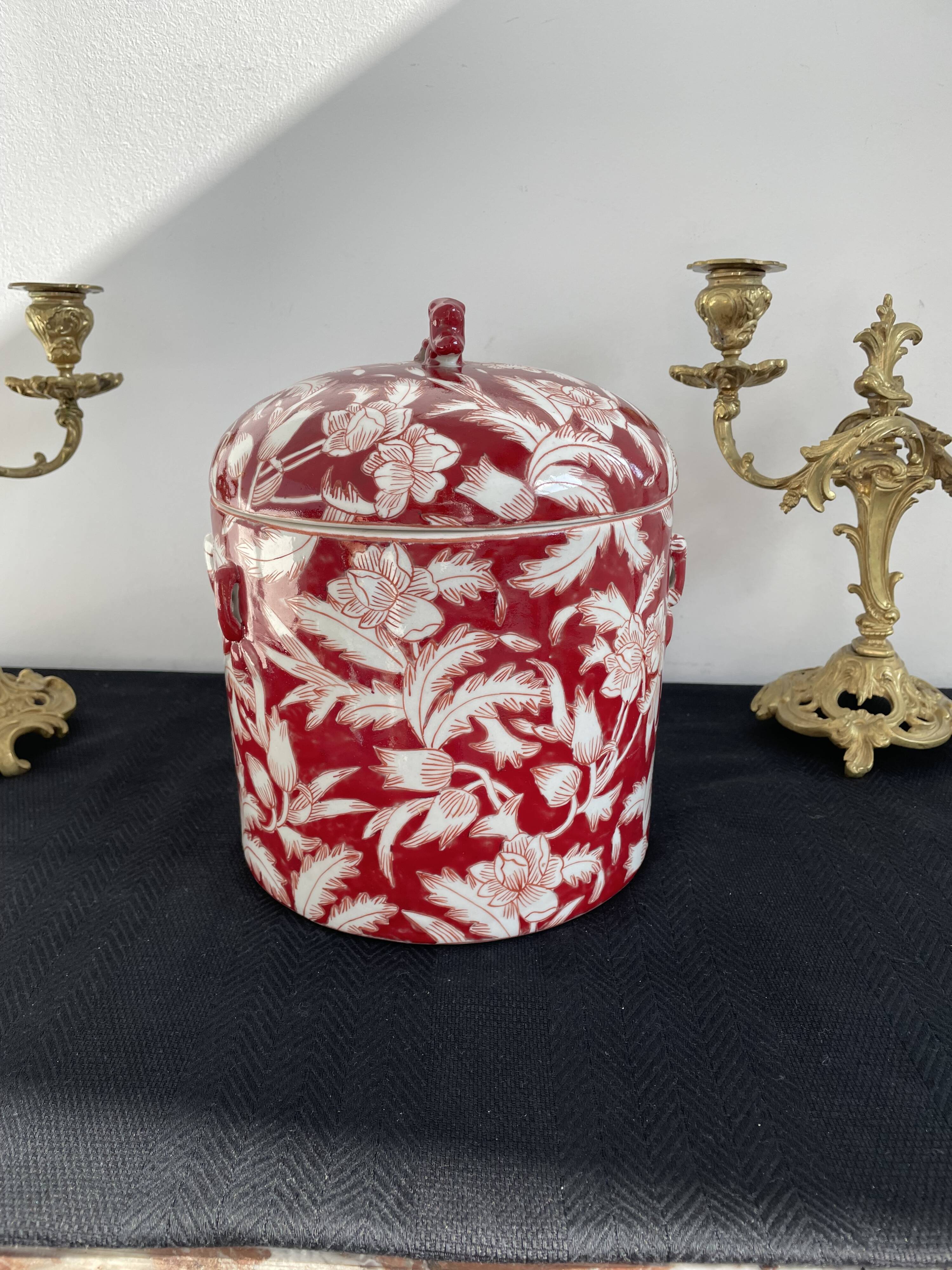 Chinese pot-cover - red - Chinese decoration of plants and flowers - China