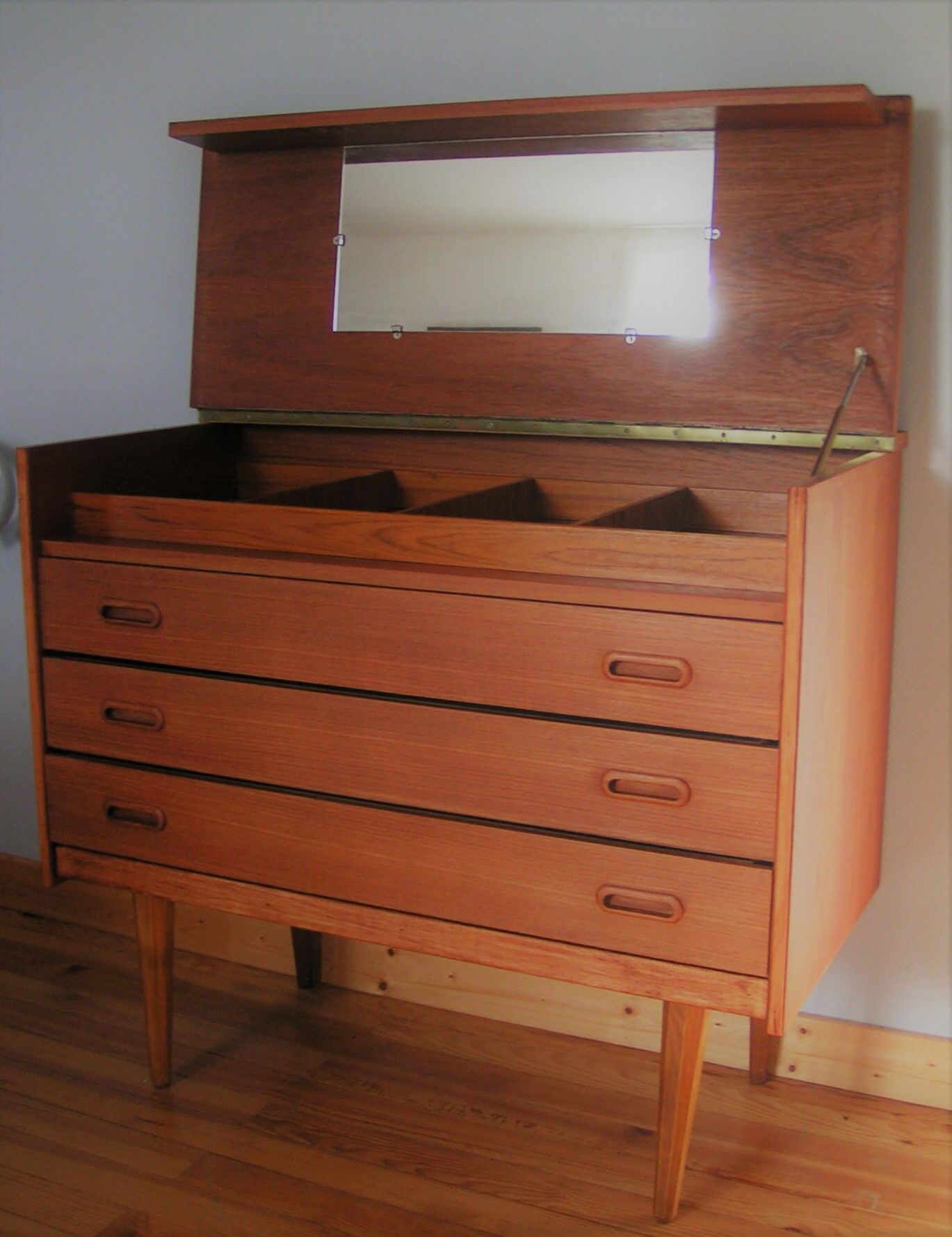 Hairdresser's chest of drawers